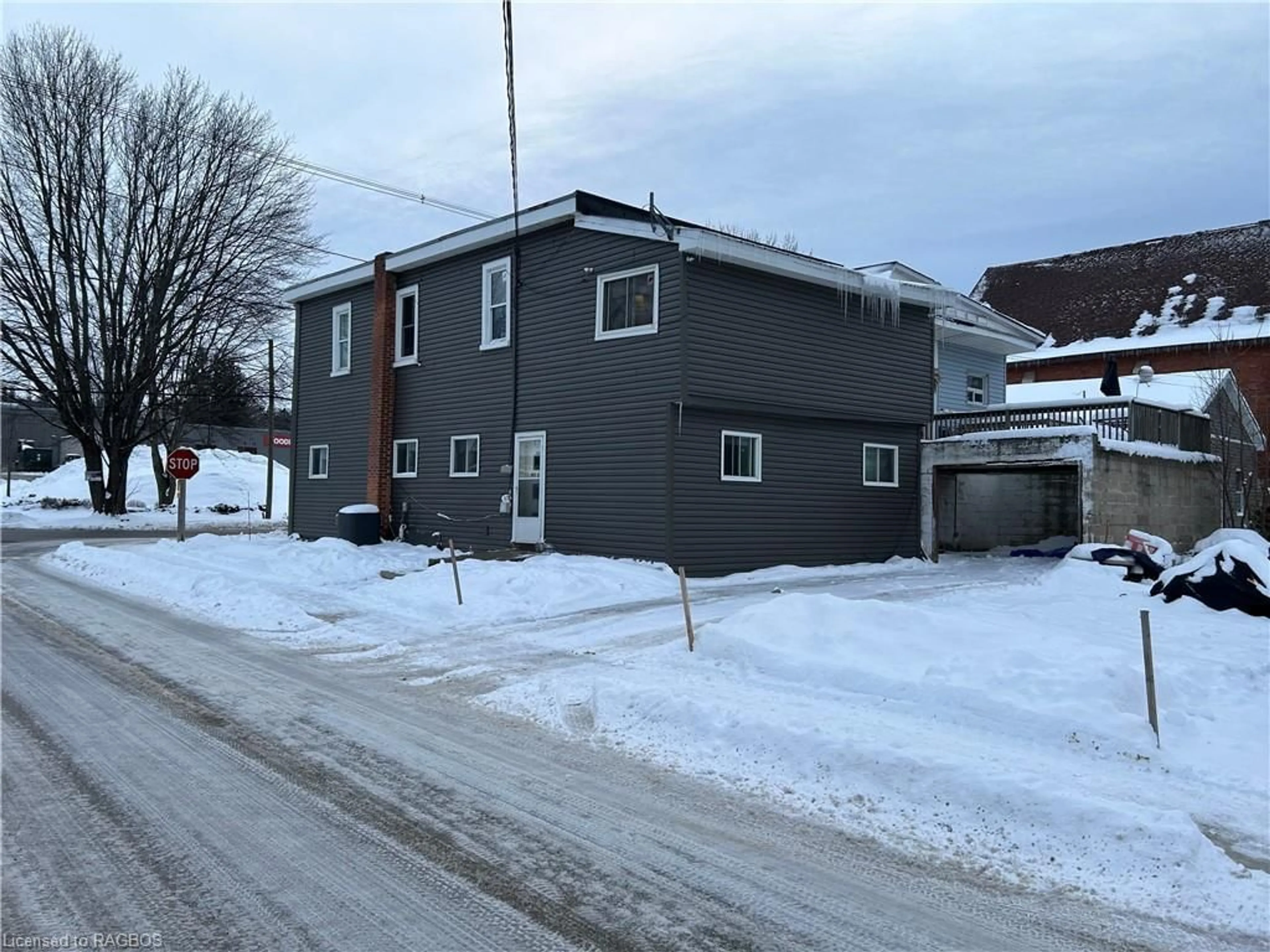 A pic from exterior of the house or condo for 368 Frank St, Wiarton Ontario N0H 2T0
