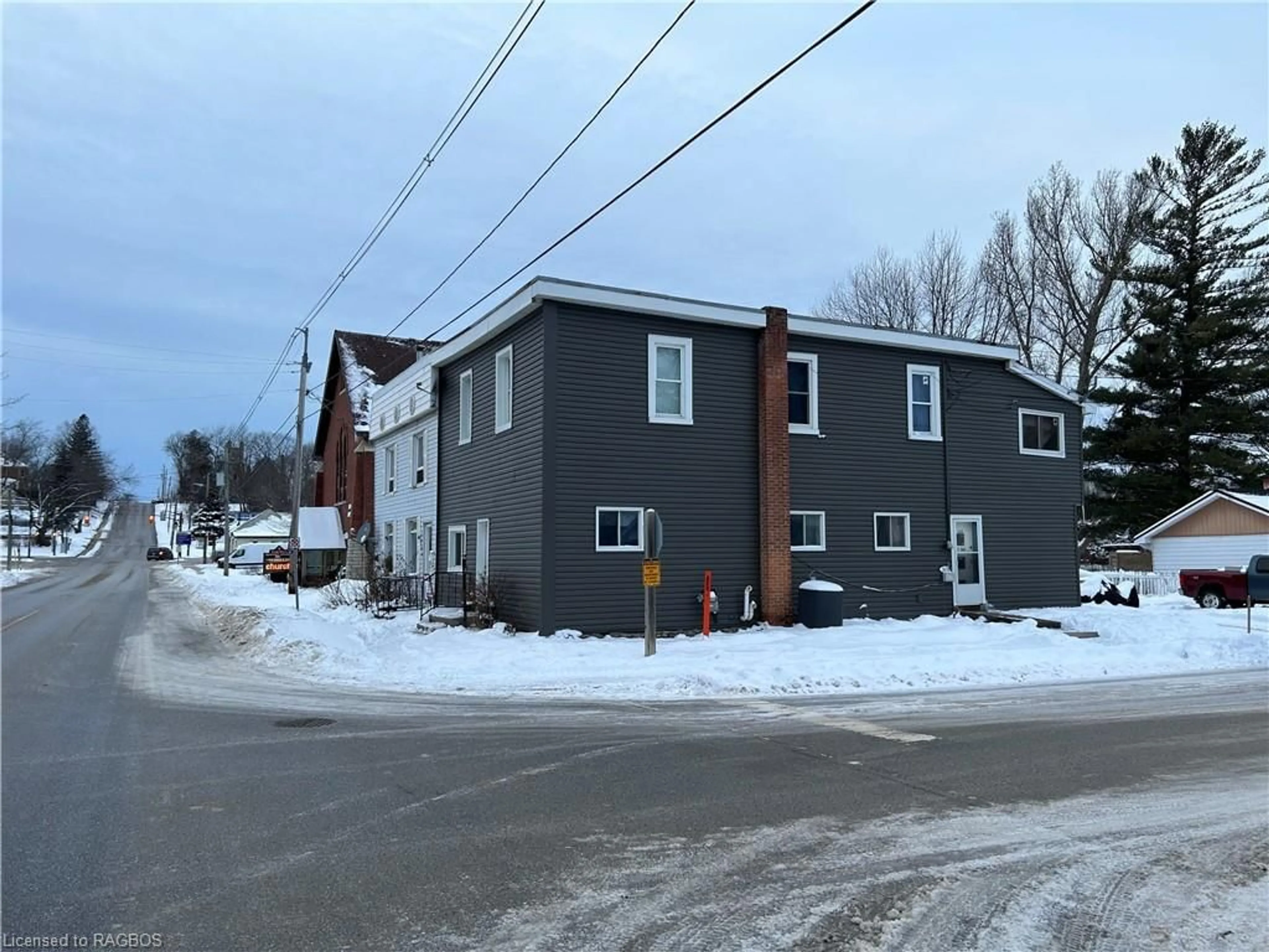 A pic from exterior of the house or condo for 368 Frank St, Wiarton Ontario N0H 2T0