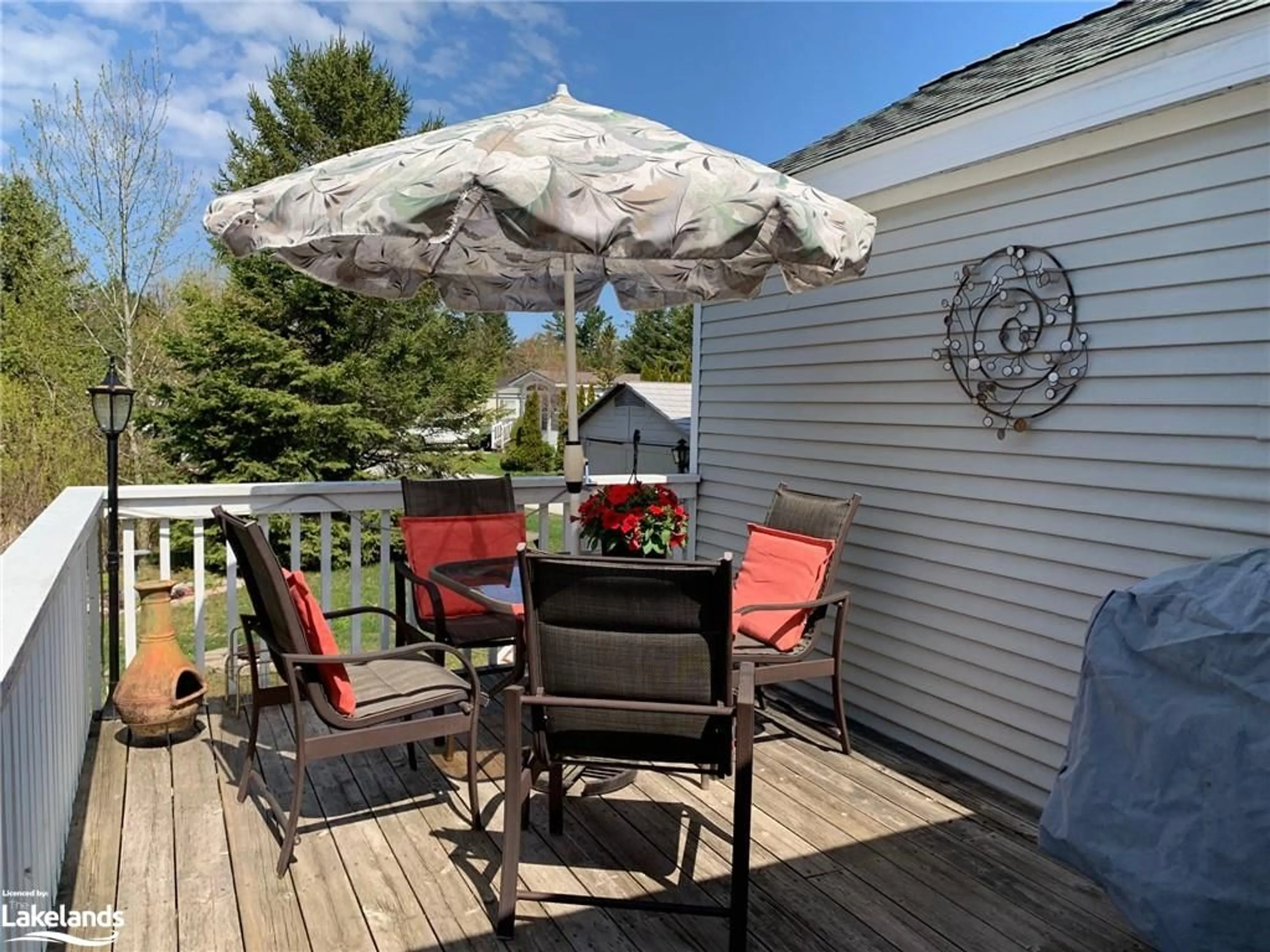 Patio for 1 Huron Cir, Wasaga Beach Ontario L9Z 1X7