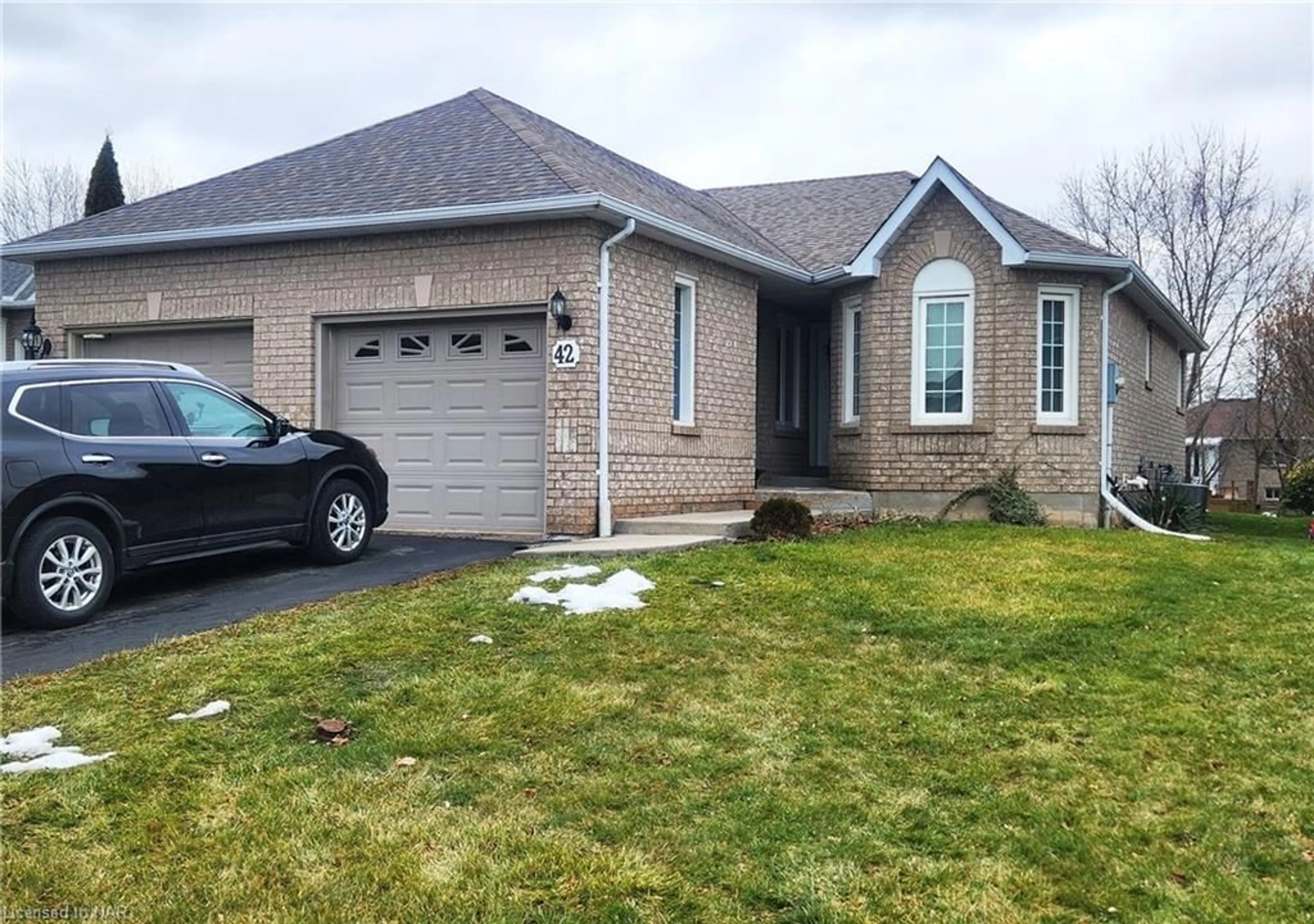Frontside or backside of a home for 42 Jackson Crt, Welland Ontario L3C 7G2