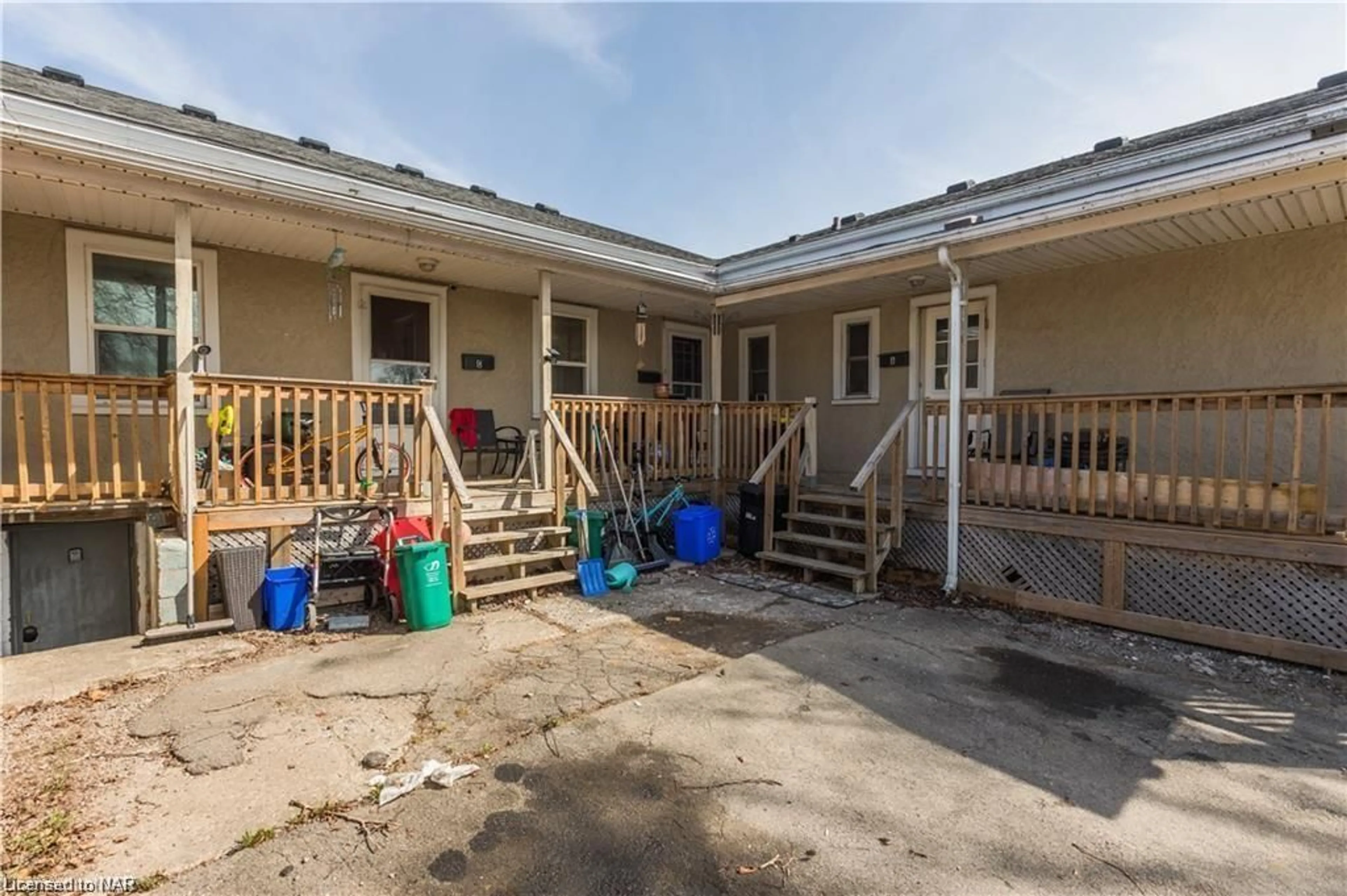 Frontside or backside of a home, the fenced backyard for 322 Mcalpine Ave, Welland Ontario L3B 1V2