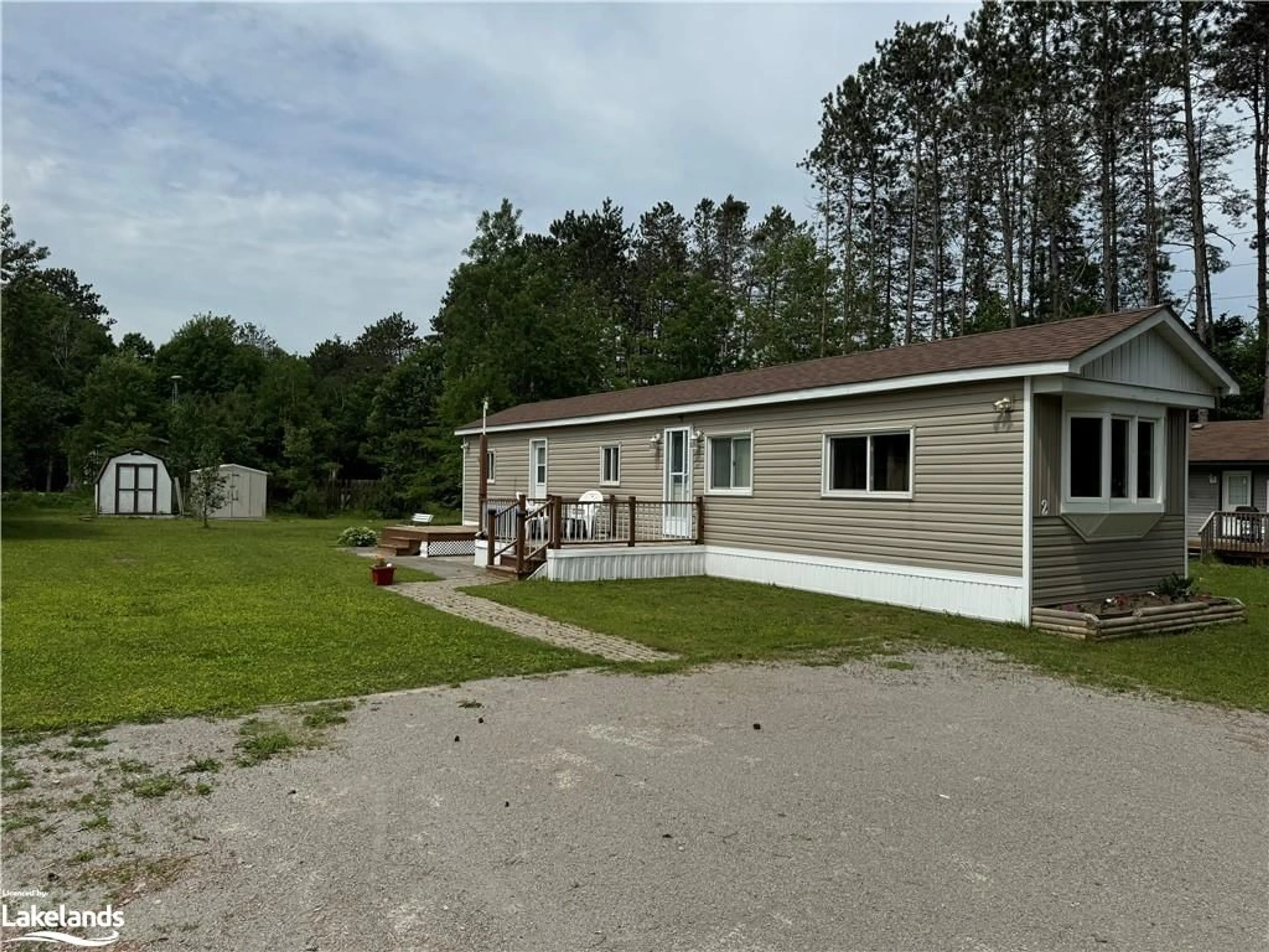 A pic from exterior of the house or condo for 5263 Elliott Sideroad #2, Tay Twp Ontario L4R 4K3