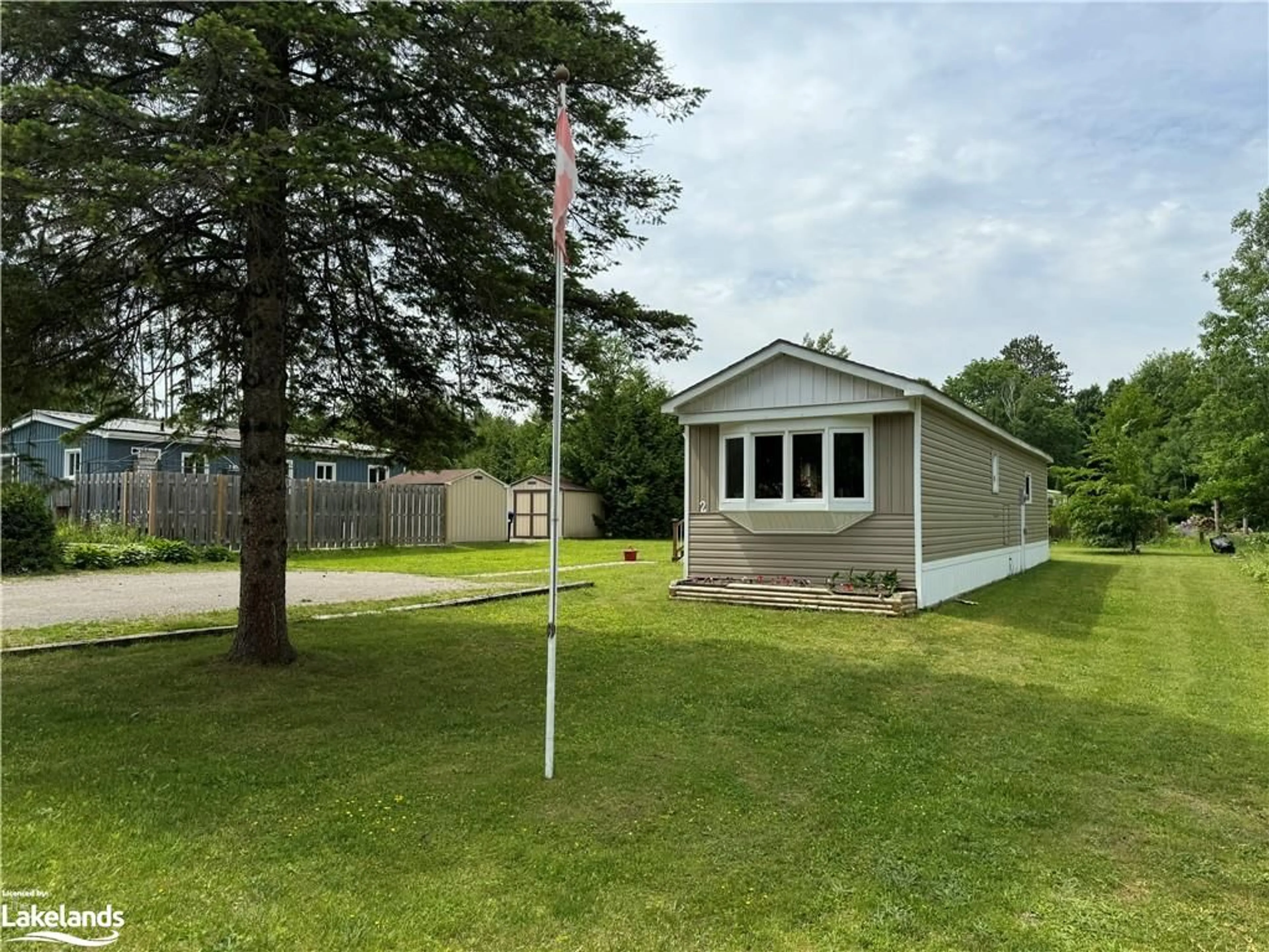 Fenced yard for 5263 Elliott Sideroad #2, Tay Twp Ontario L4R 4K3