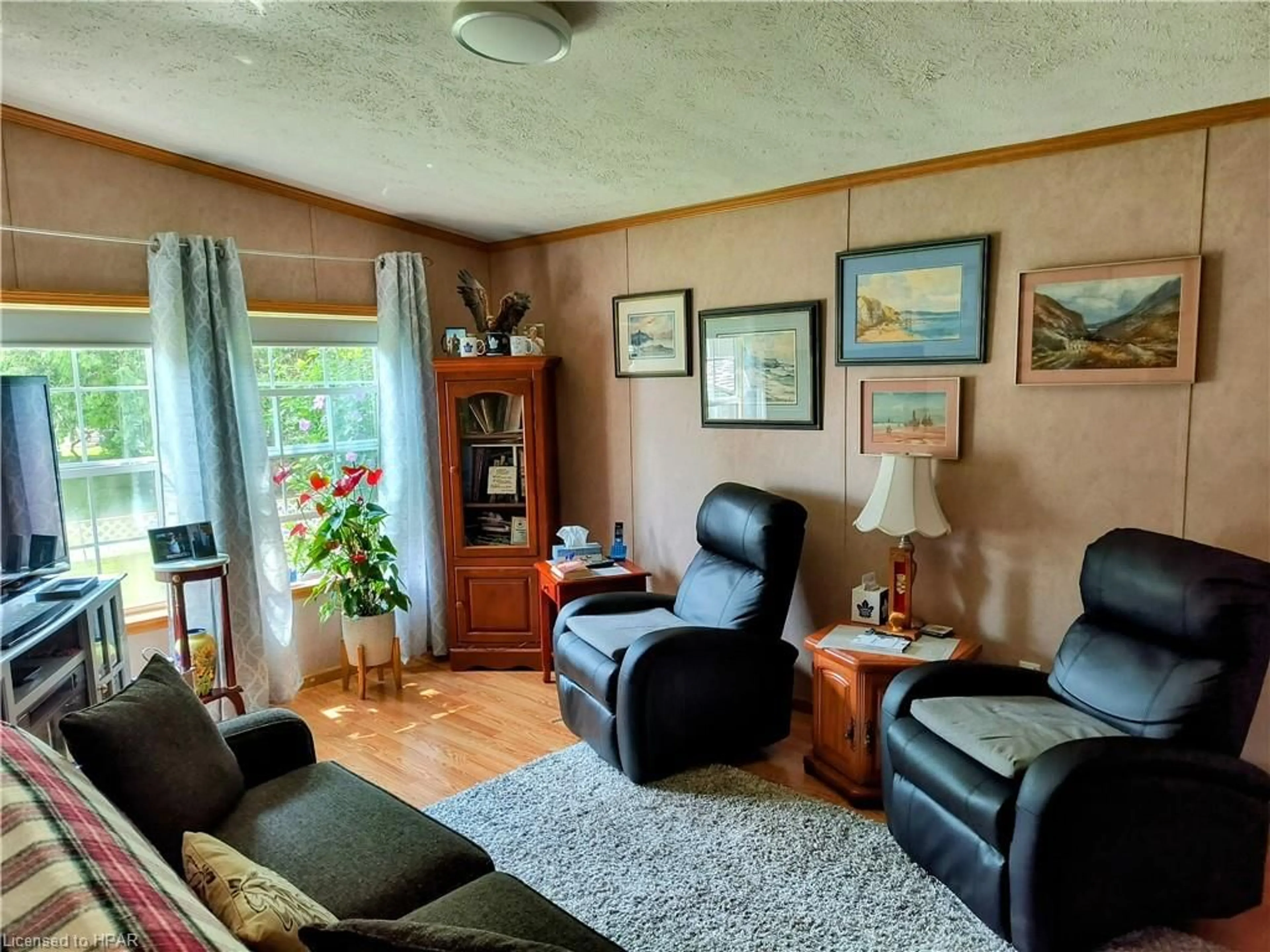 Living room for 20 George St, Strathroy Ontario N7G 3P4