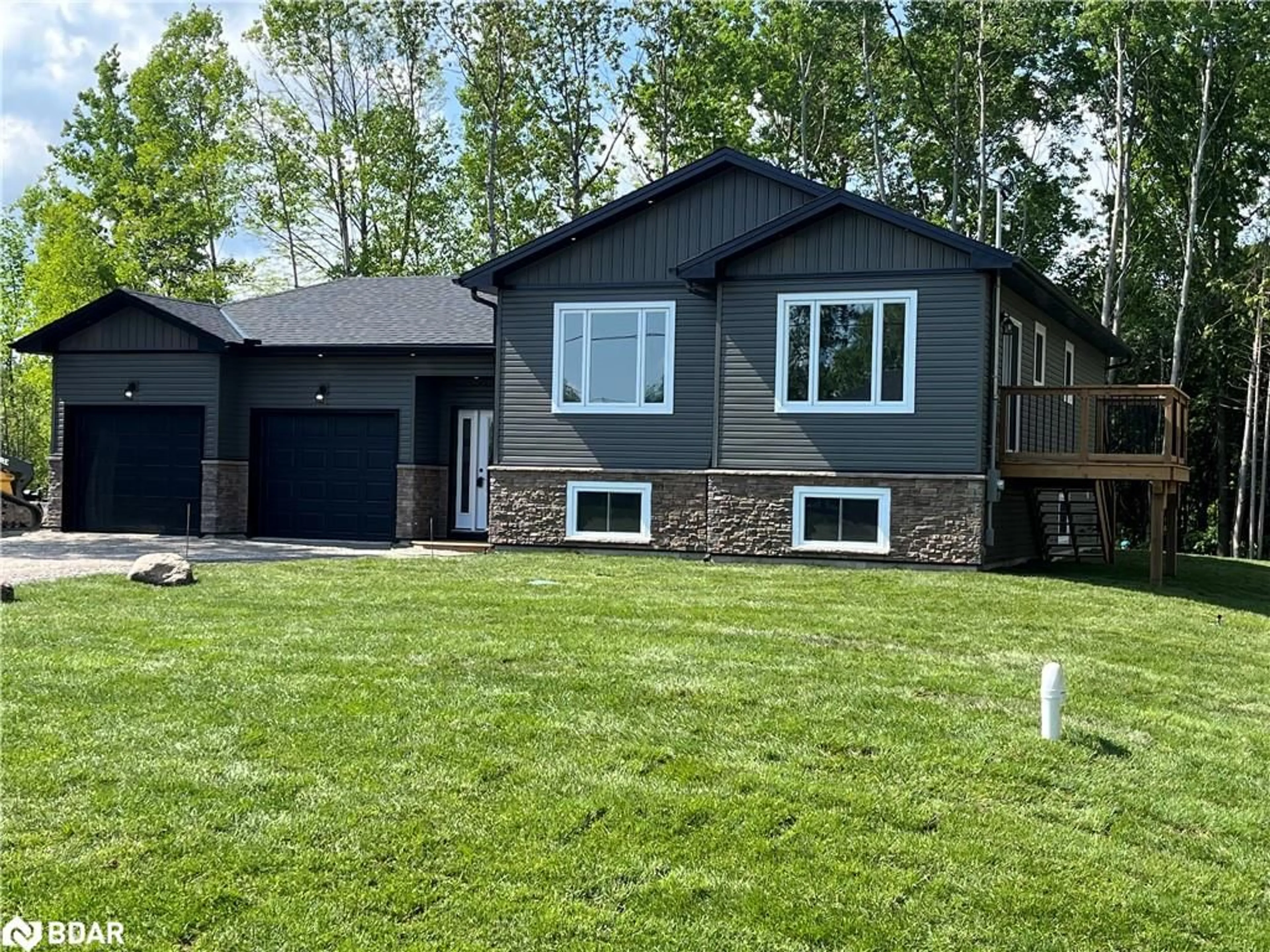 Frontside or backside of a home for 644 Skyline Rd, Ennismore Township Ontario K0L 1T0