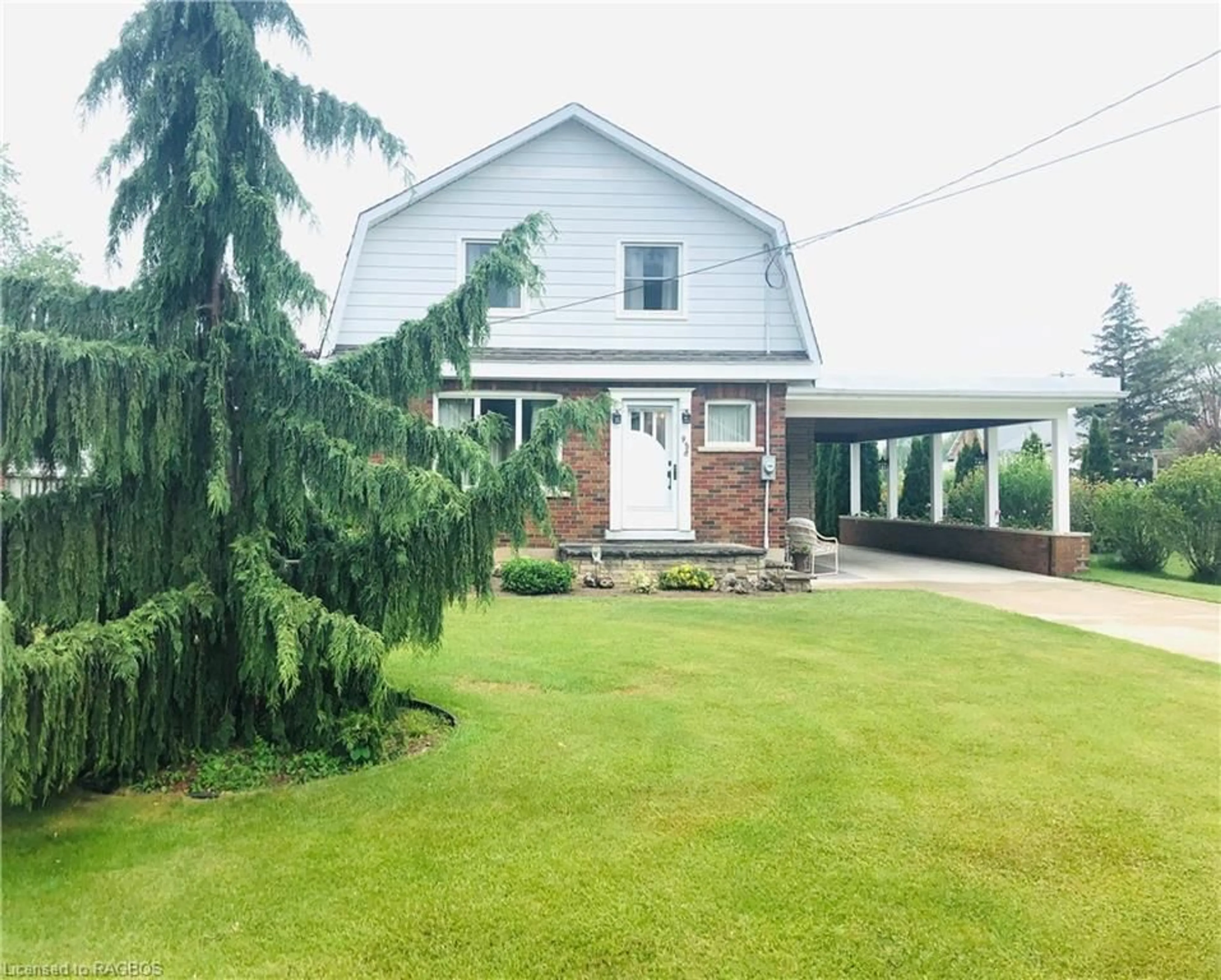 Frontside or backside of a home for 958 6th Ave, Owen Sound Ontario N5K 5G4