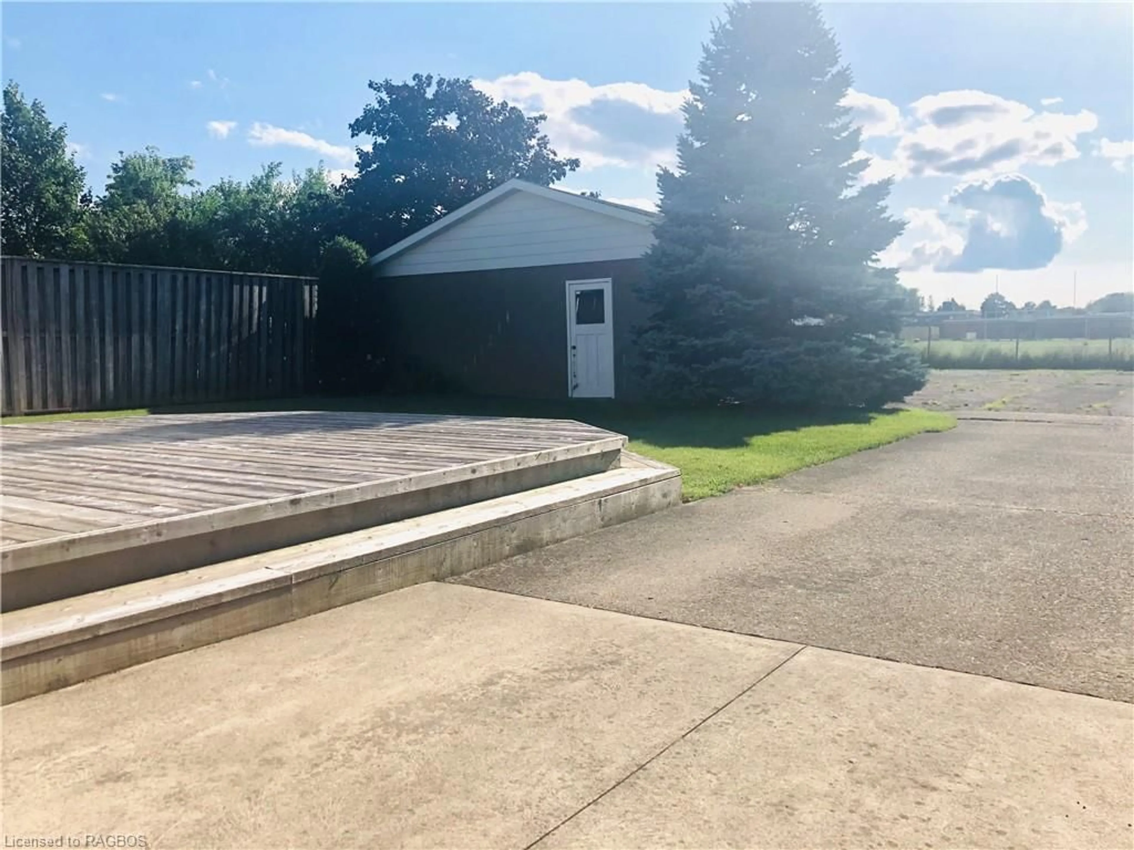 Patio for 958 6th Ave, Owen Sound Ontario N5K 5G4