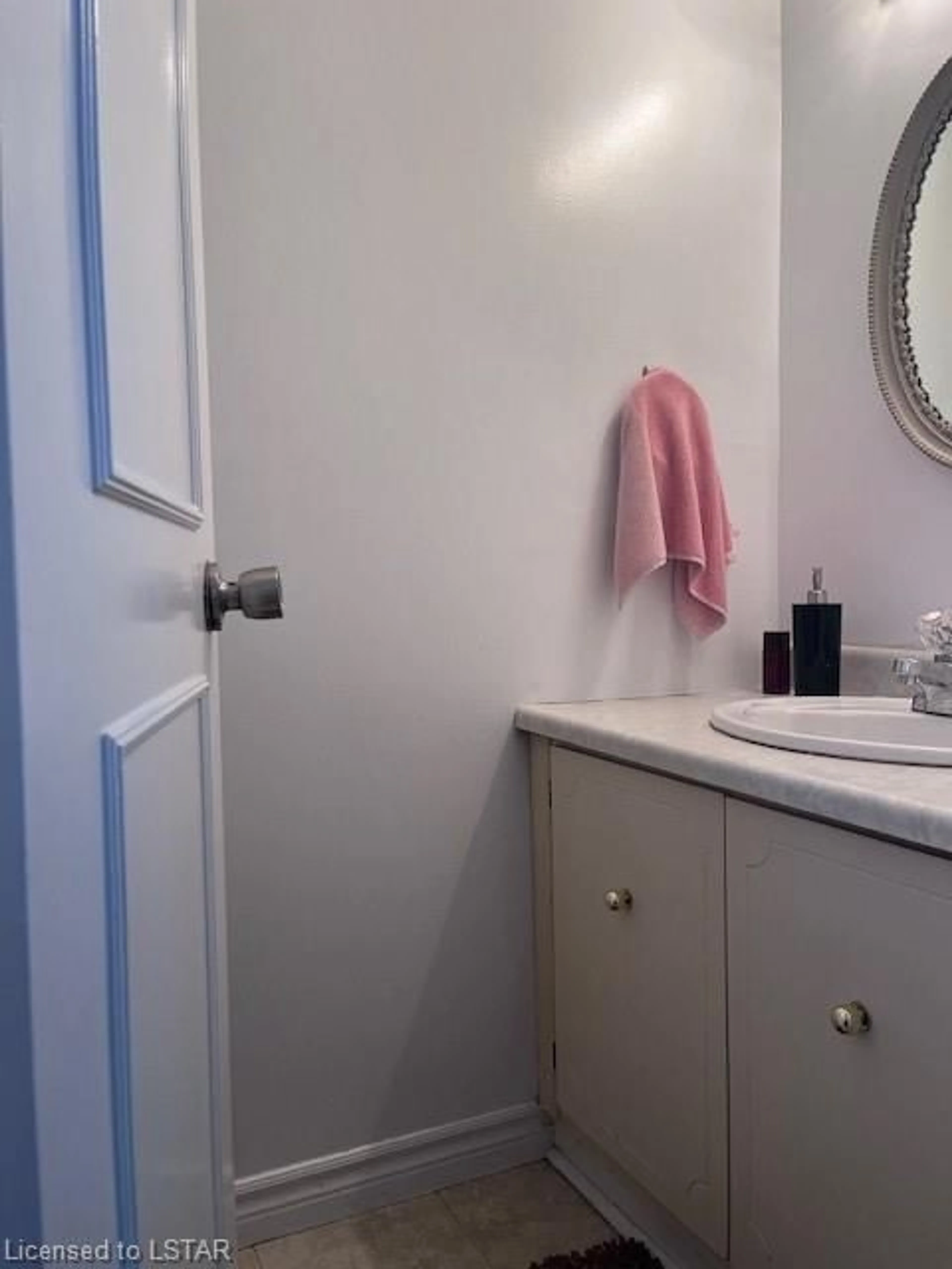 A pic of a room for 646 Wonderland Rd #54, London Ontario N6H 4Y8