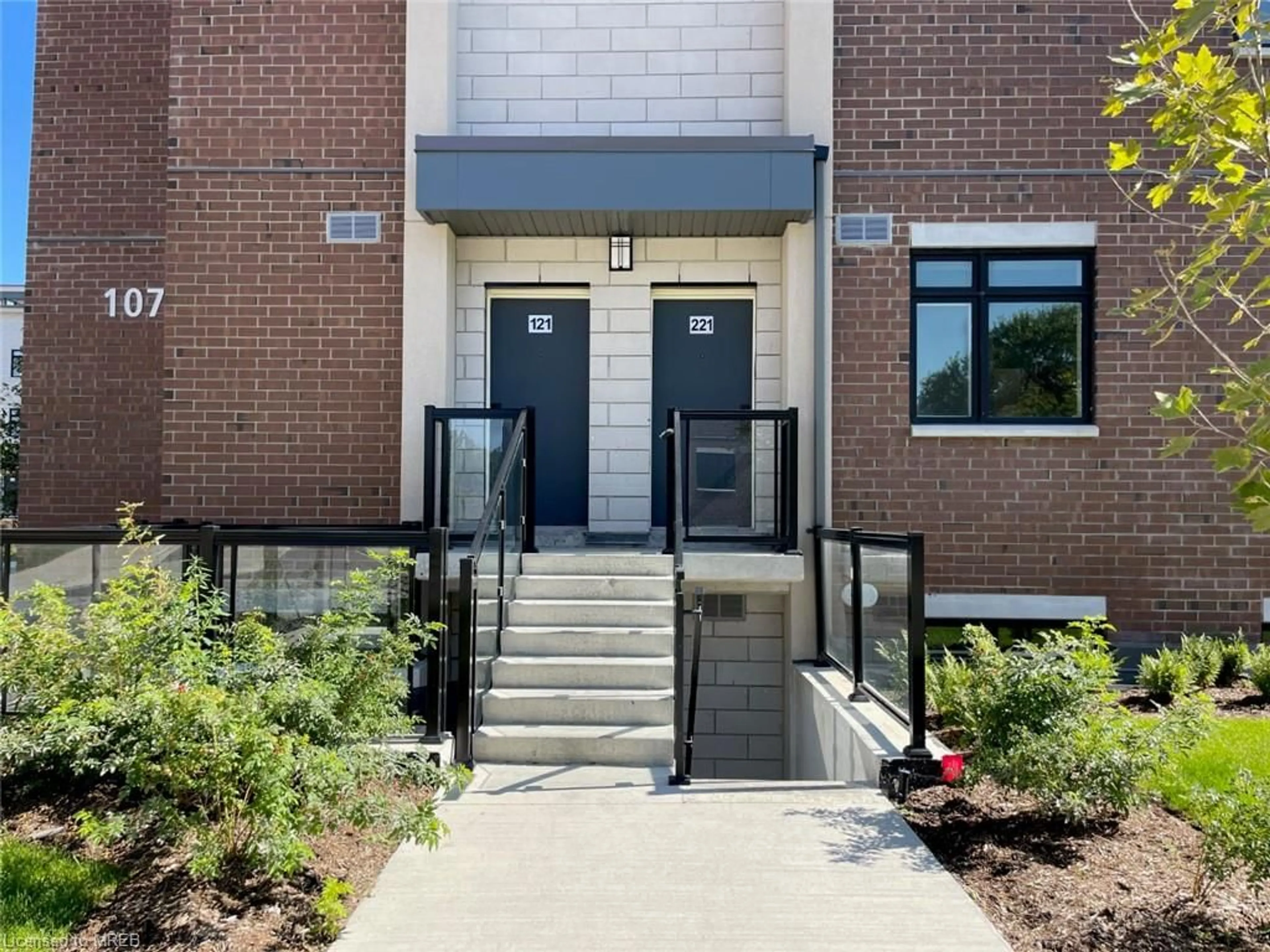 Indoor entryway for 1070 Douglas Mccurdy Common #221, Mississauga Ontario L5G 0C6