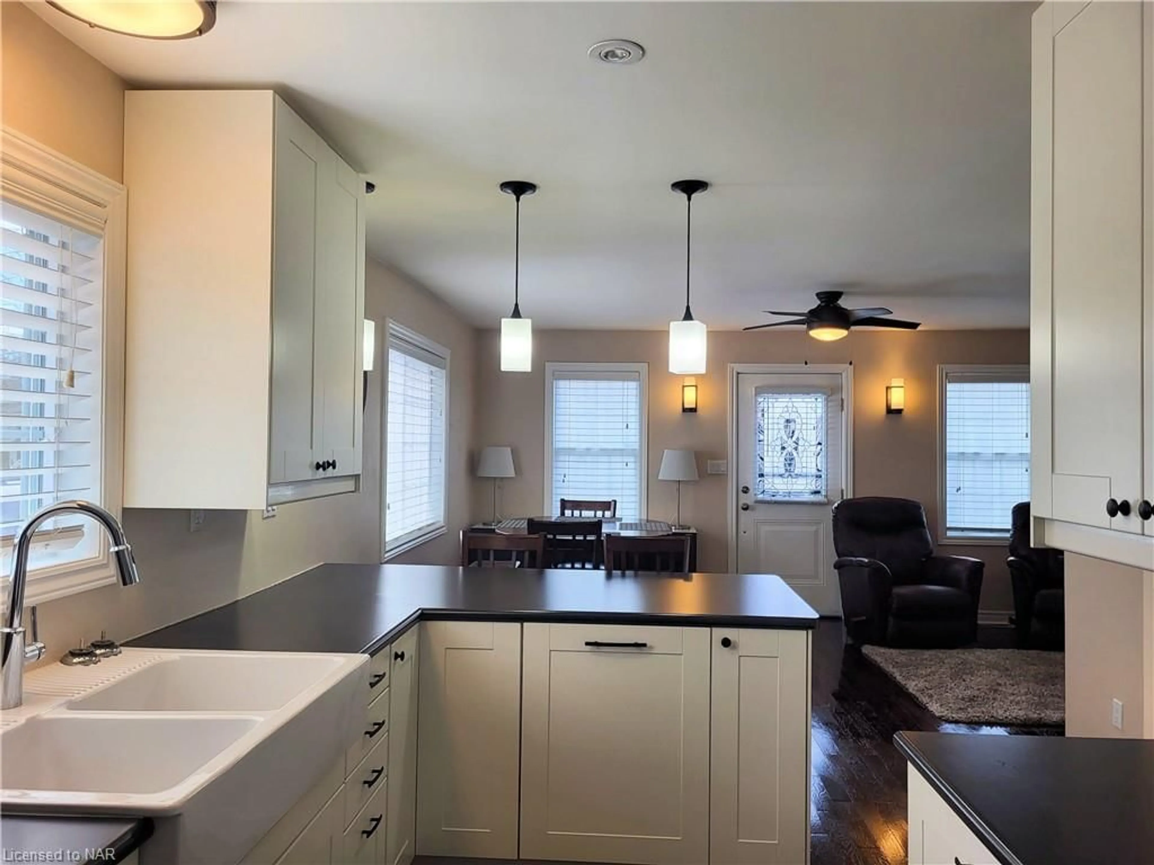 Contemporary kitchen for 266 Elmwood Ave, Crystal Beach Ontario L0S 1B0