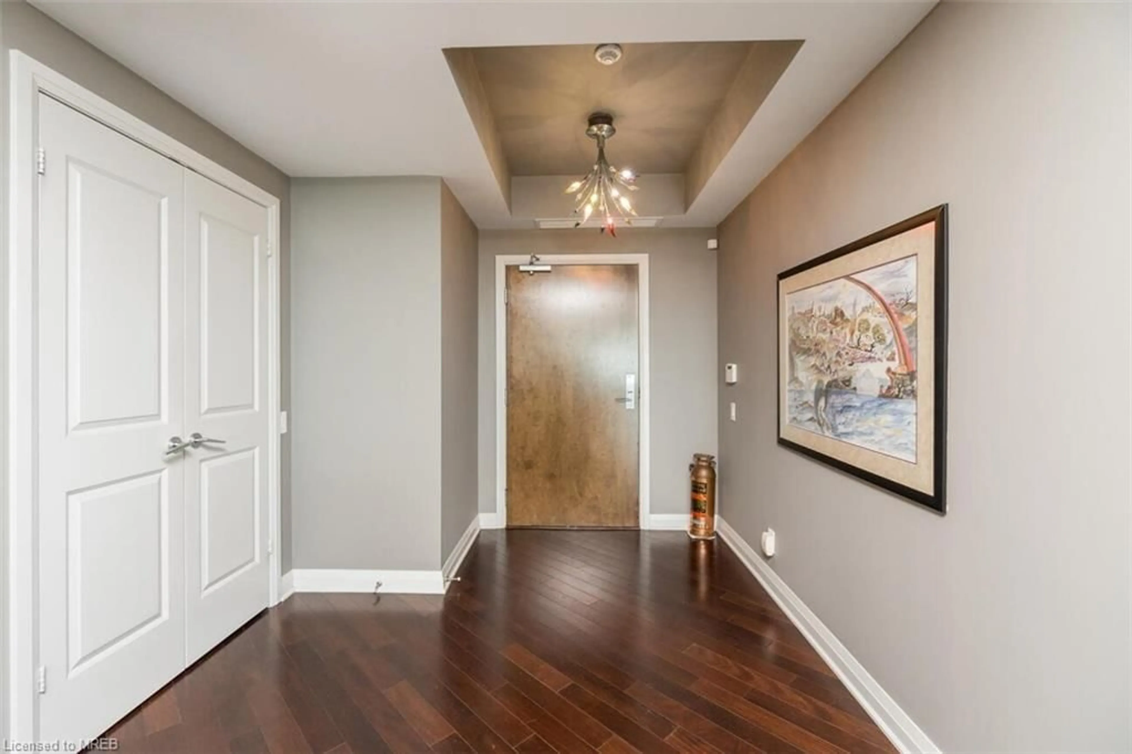Indoor entryway for 1055 Southdown Rd #PH10, Mississauga Ontario L5J 0A3