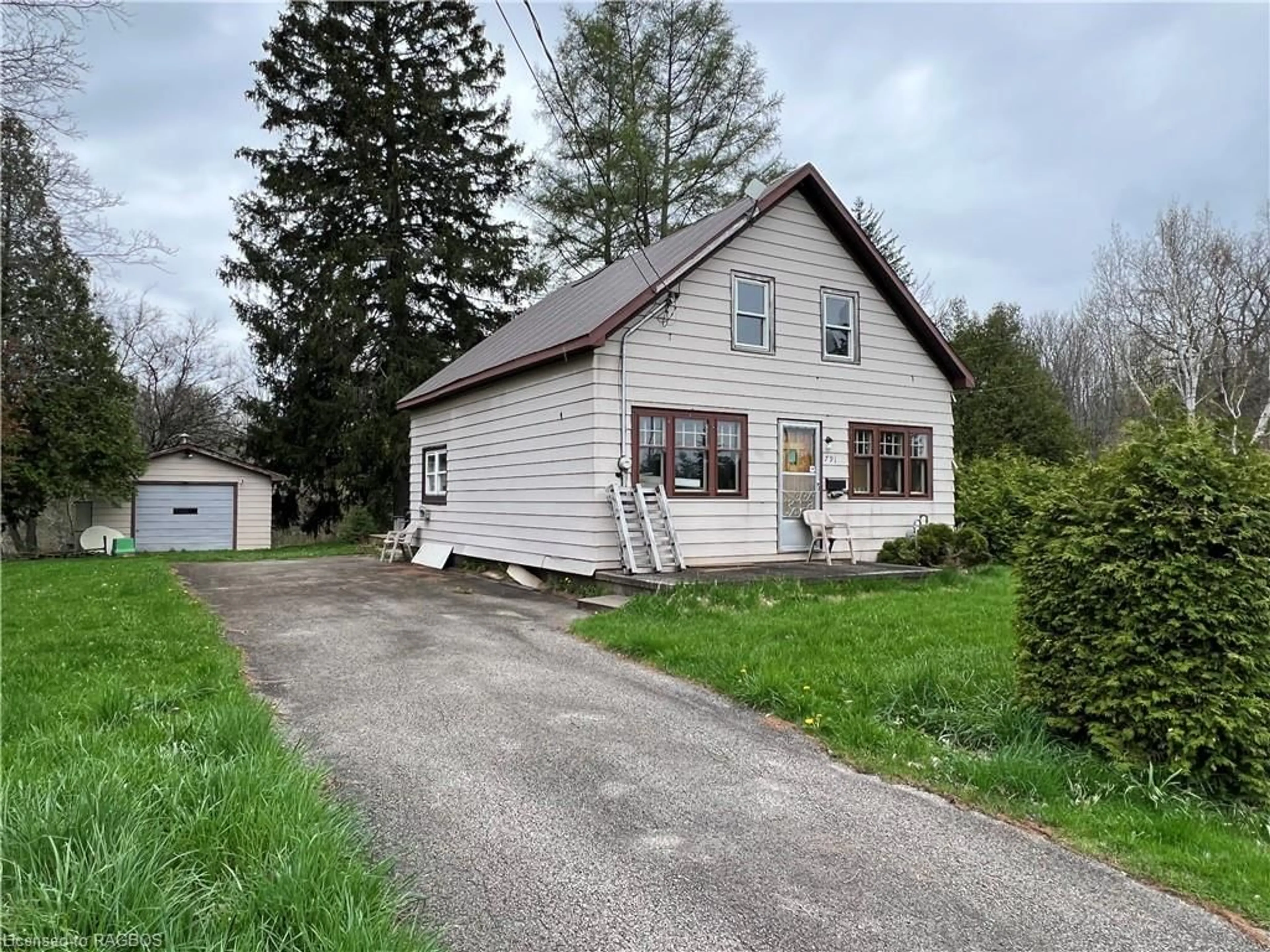 Cottage for 791 23rd St, Owen Sound Ontario N4K 4H4