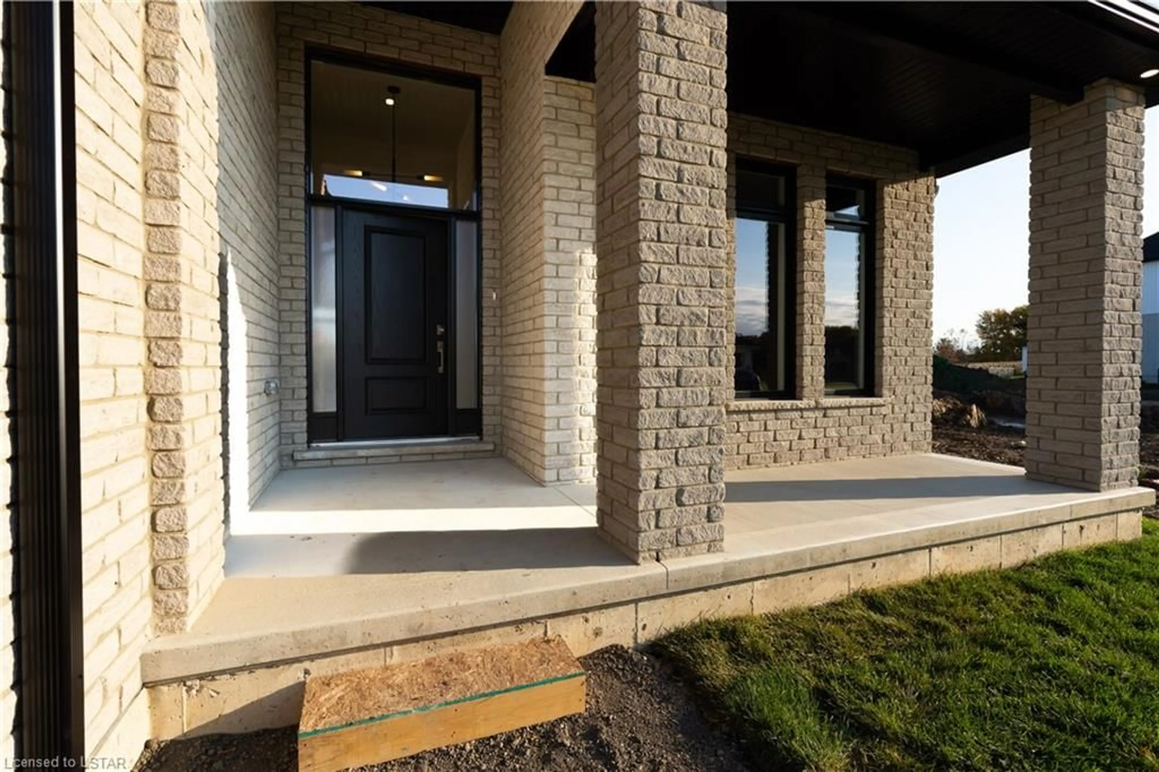 Home with brick exterior material for LOT 2 Briscoe Cres, Strathroy Ontario N7G 0G3