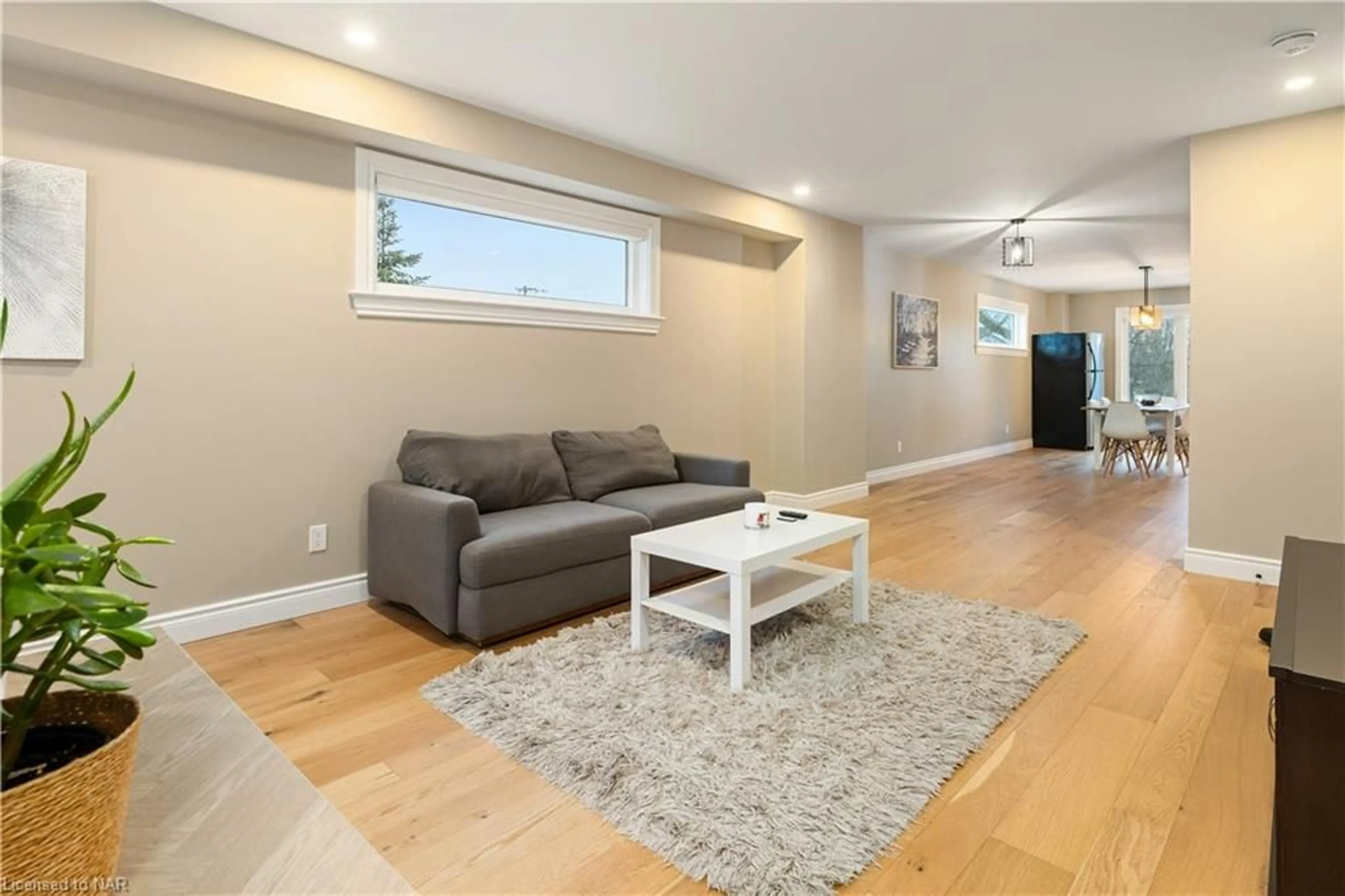 Living room for 576 Macdonnell St, Kingston Ontario K7K 4X1