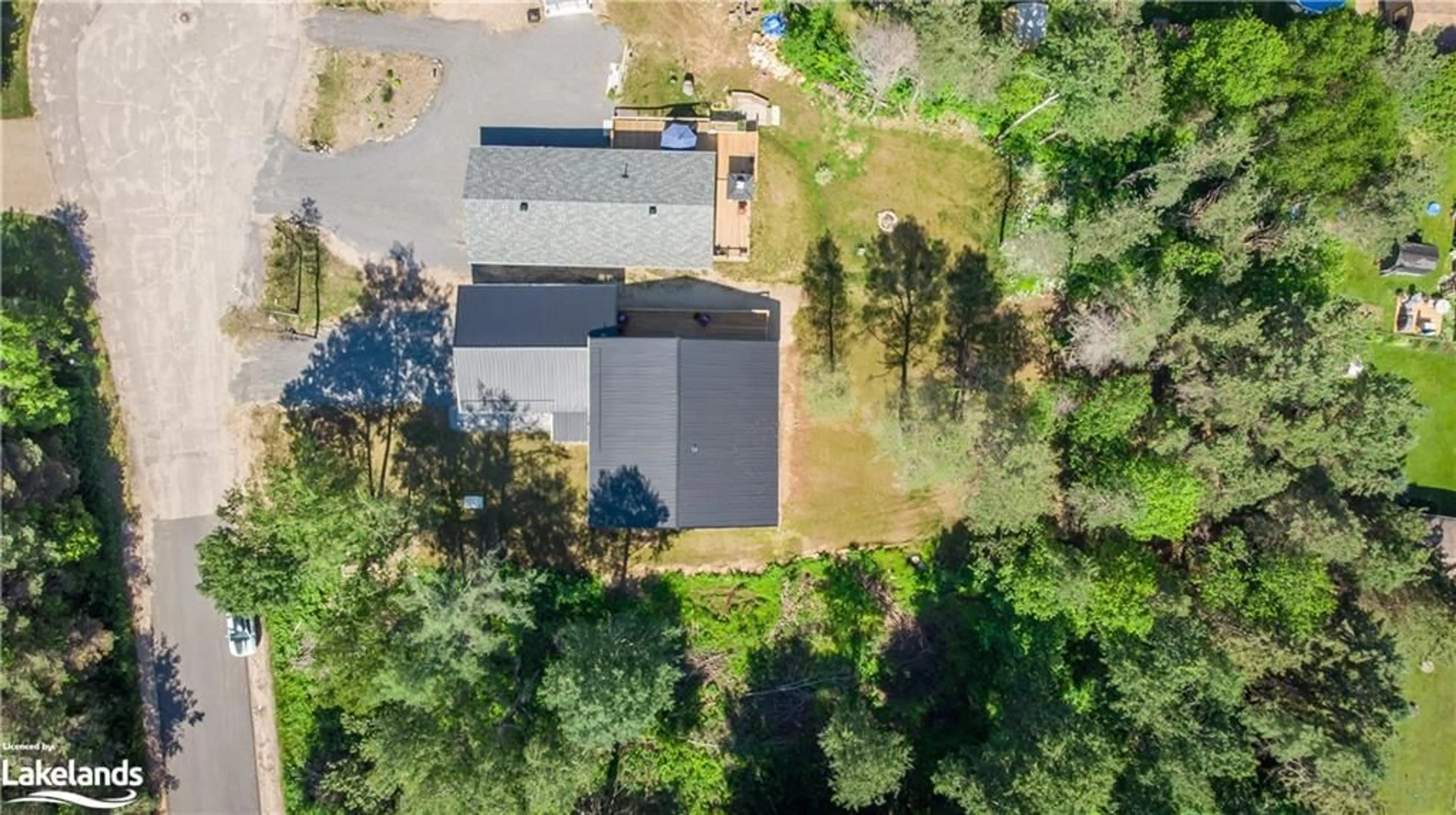 A pic from exterior of the house or condo, the fenced backyard for 11 Lang Crt, Sundridge Ontario P0A 1Z0