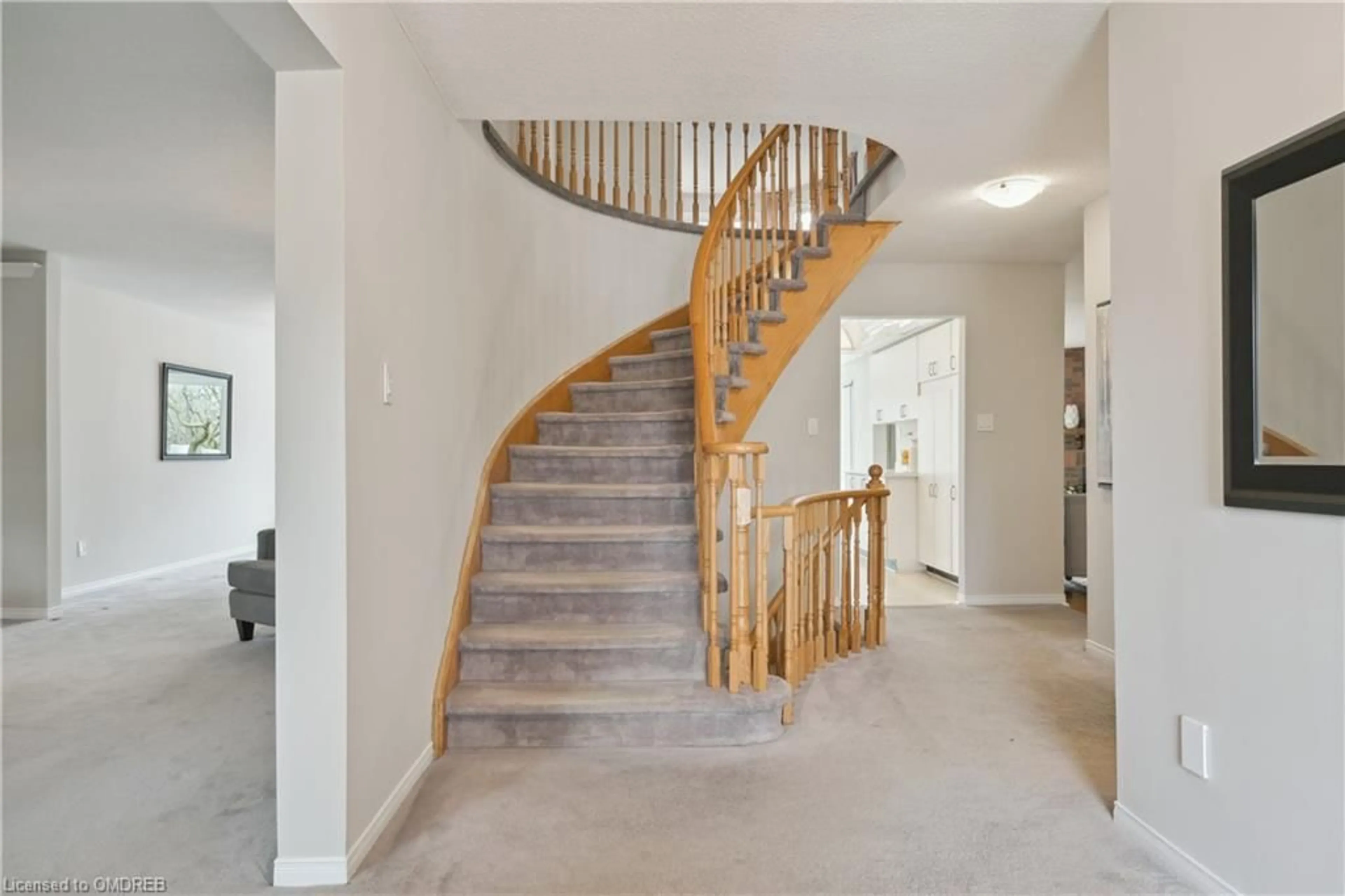 Stairs for 1262 Winterbourne Dr, Oakville Ontario L6J 7E4