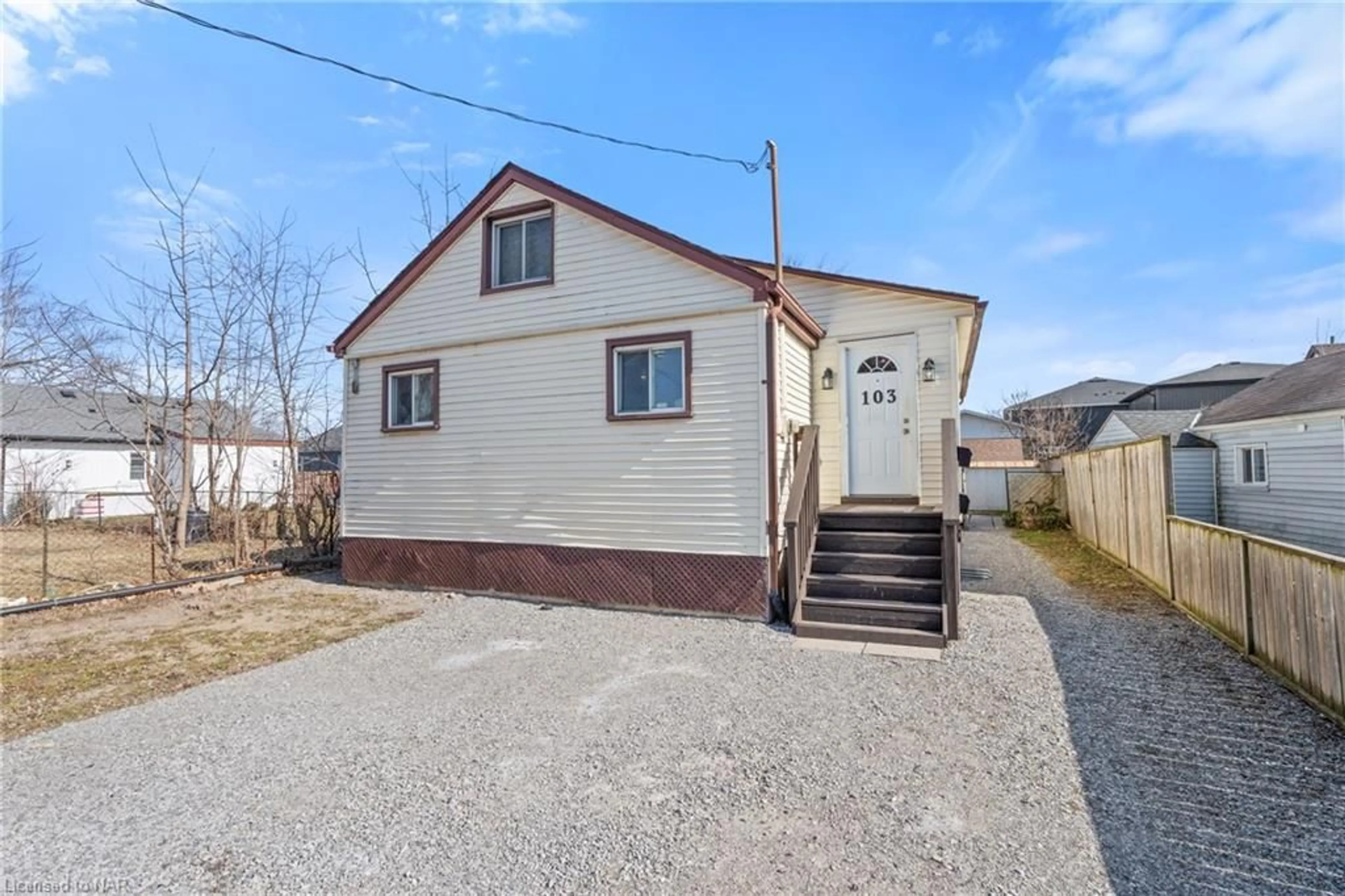 Cottage for 103 Powerview Ave, St. Catharines Ontario L2S 1X3