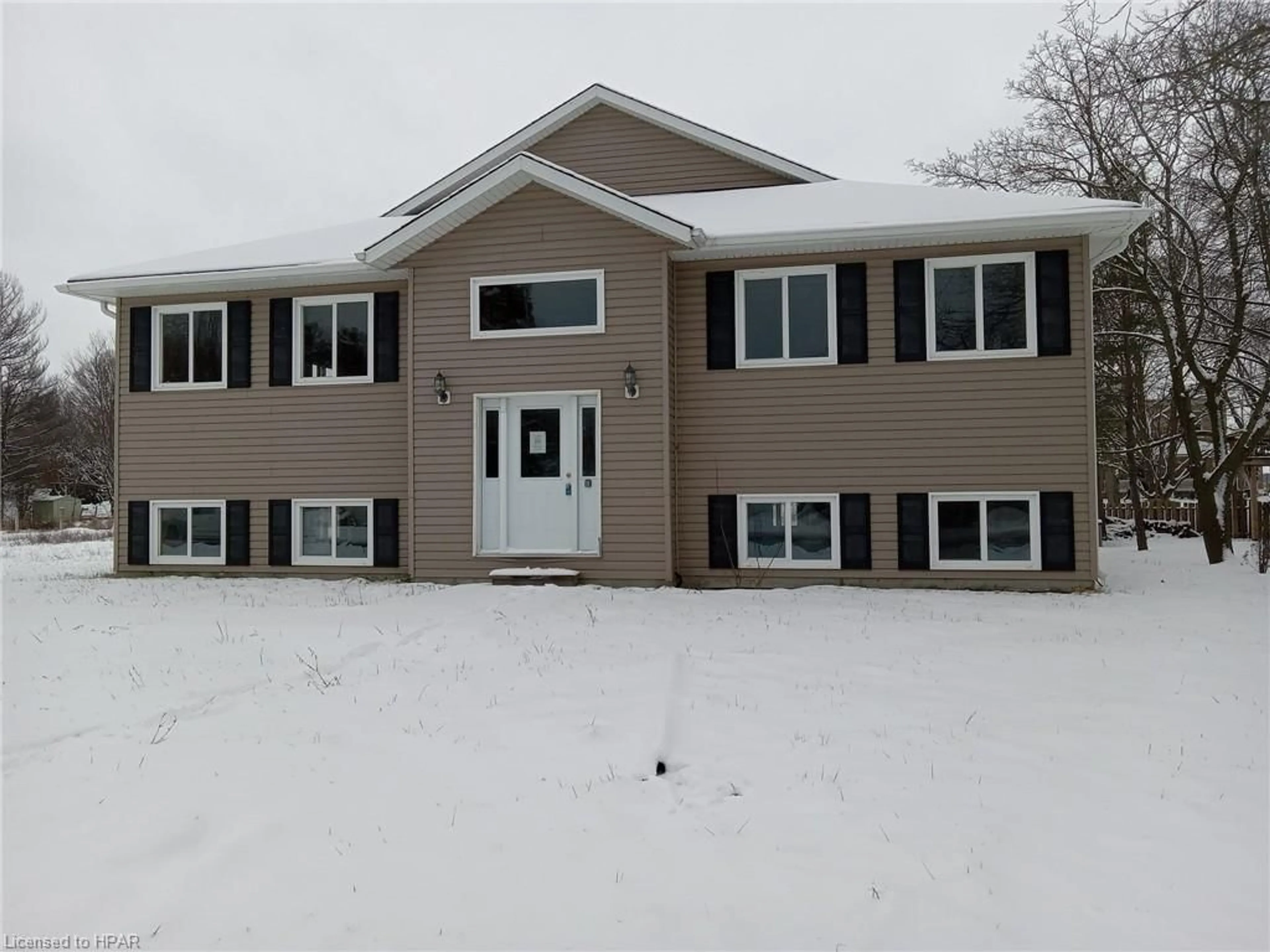 Frontside or backside of a home for 124 King St, Tiverton Ontario N0G 2T0