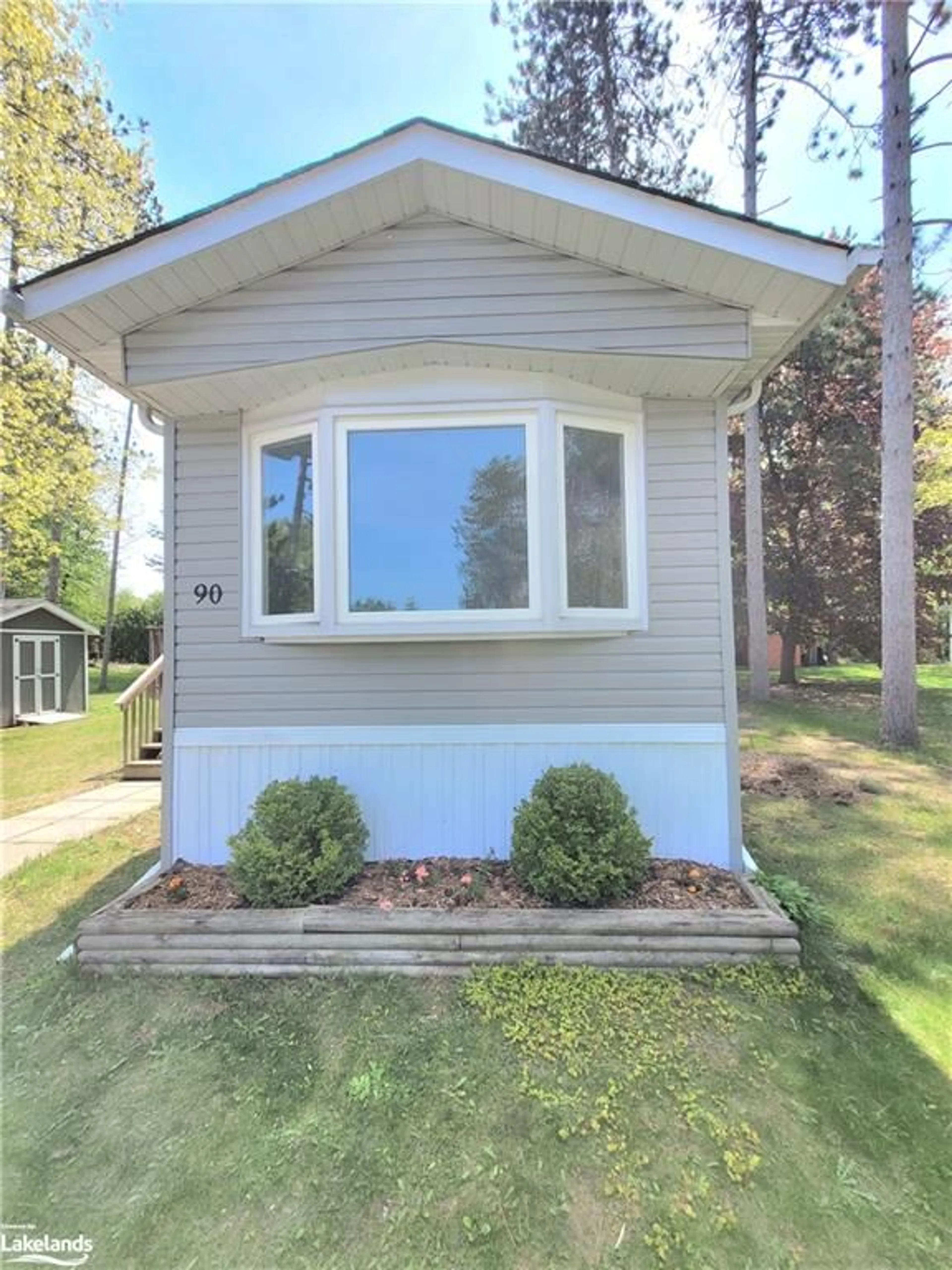 Home with vinyl exterior material for 5263 Elliott Side Rd #90, Tay Ontario L4R 4K3