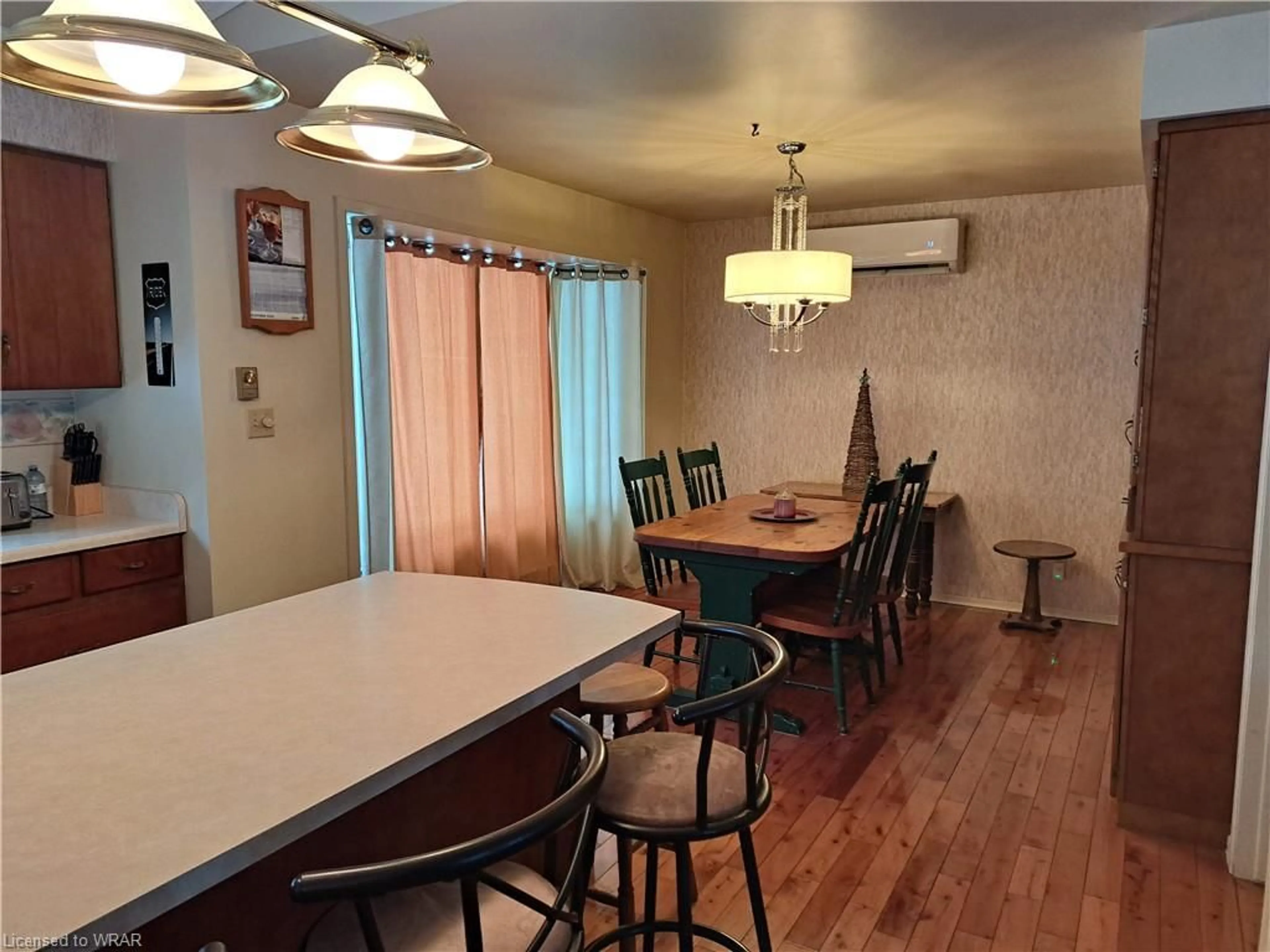 Dining room for 202 Shadywood Cres, Point Clark Ontario N2Z 2X3