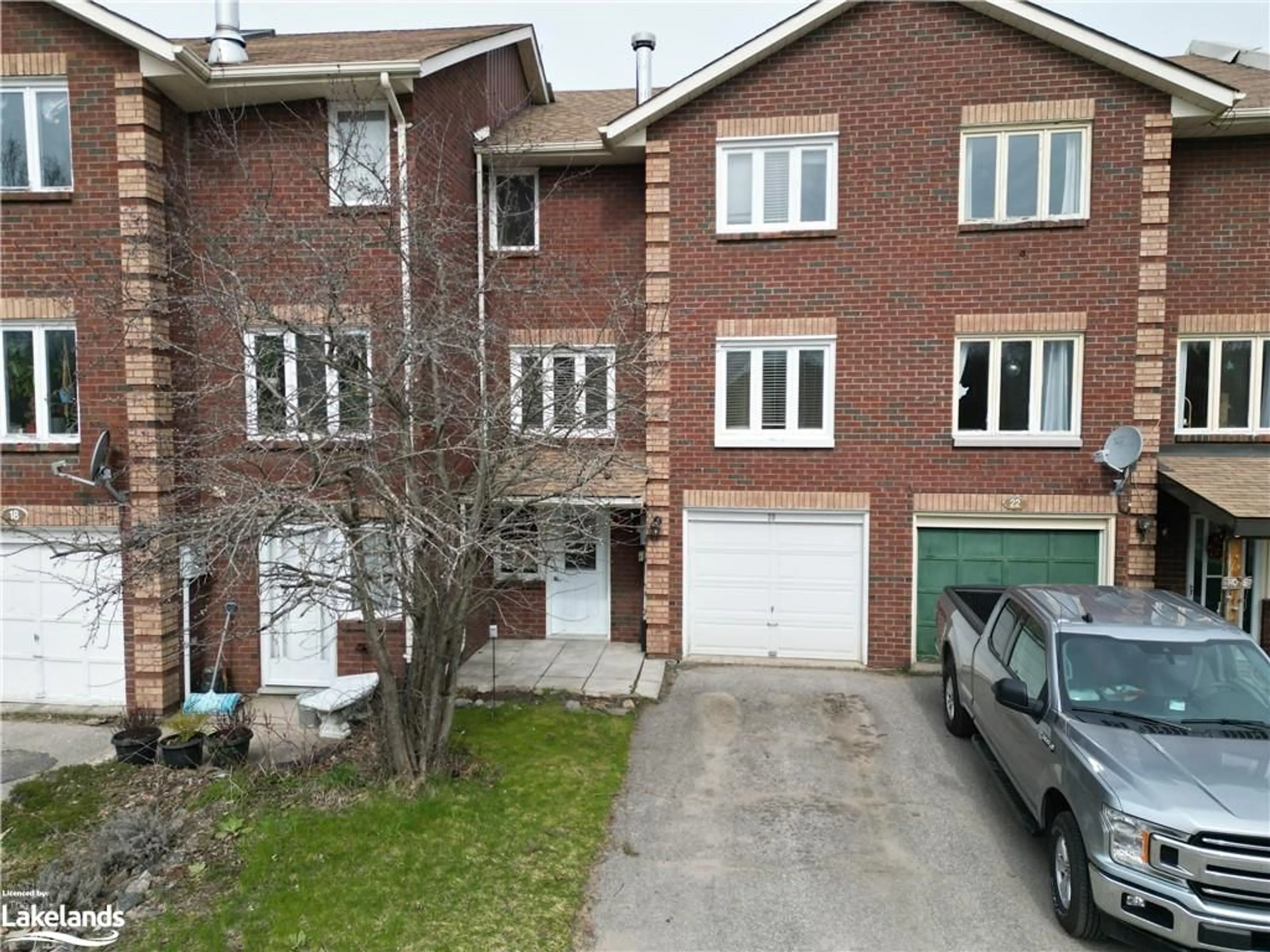A pic from exterior of the house or condo for 20 Parkside St, Minden Ontario K0M 2K0
