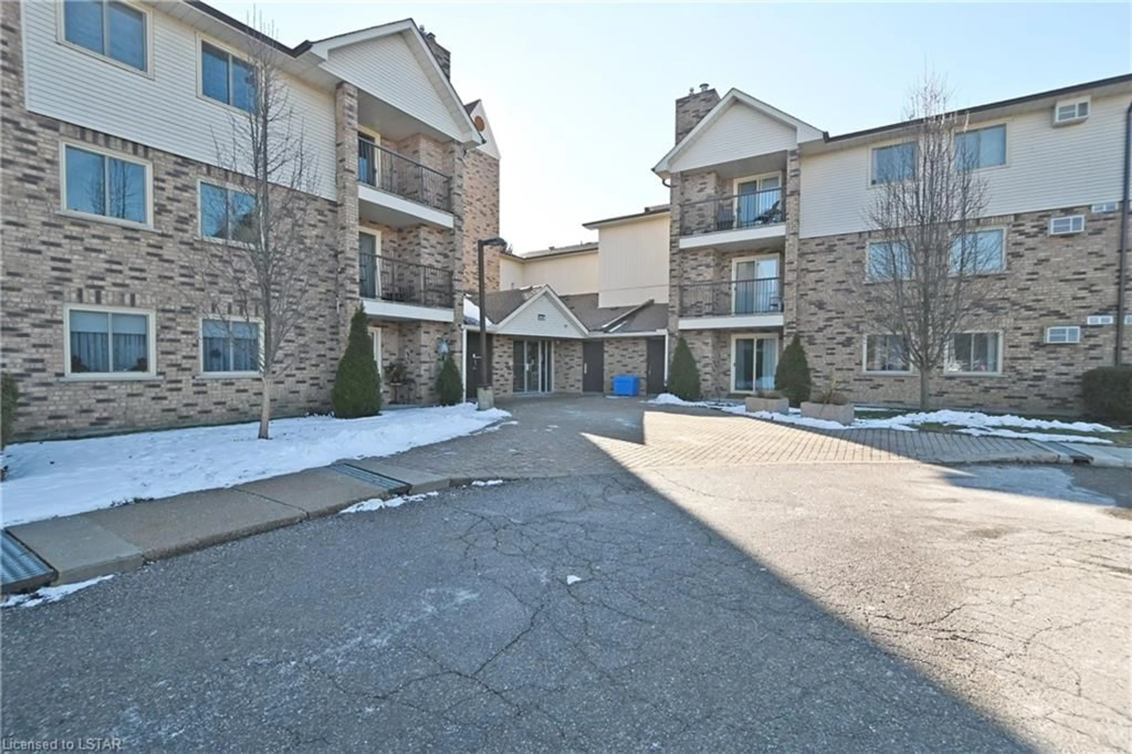 A pic from exterior of the house or condo for 440 Wellington St #310, St. Thomas Ontario N5R 5X5