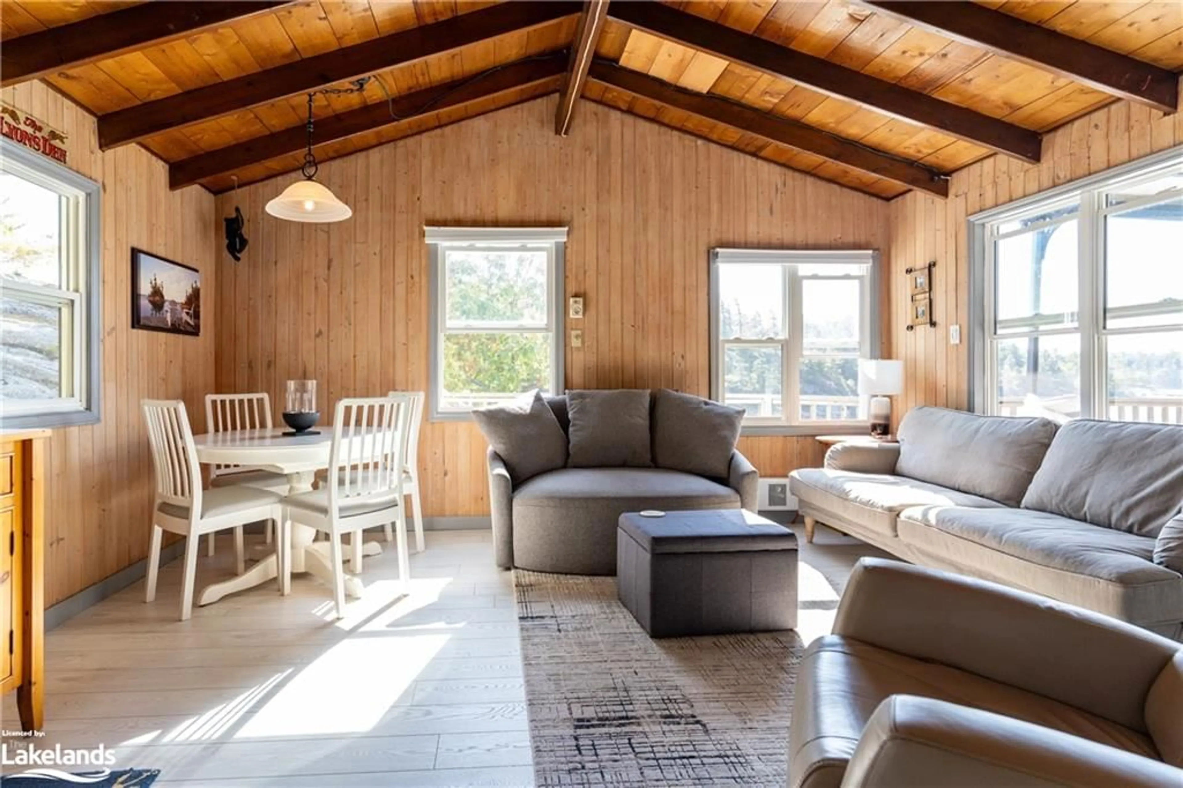 Living room for 18588 Georgian Bay Shore, Honey Harbour Ontario P0E 1E0