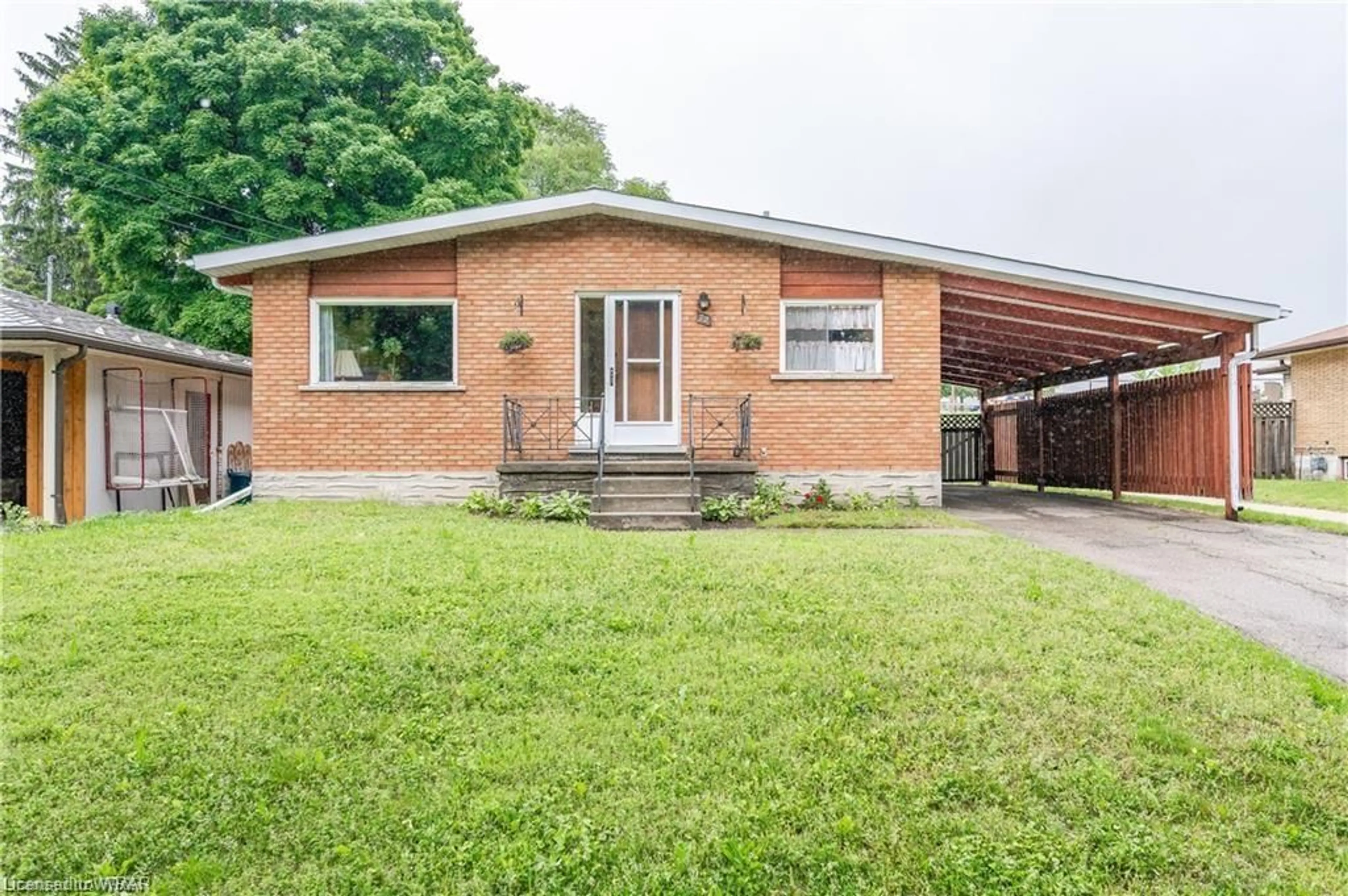 Home with brick exterior material for 72 Massey Ave, Kitchener Ontario N2C 1M3