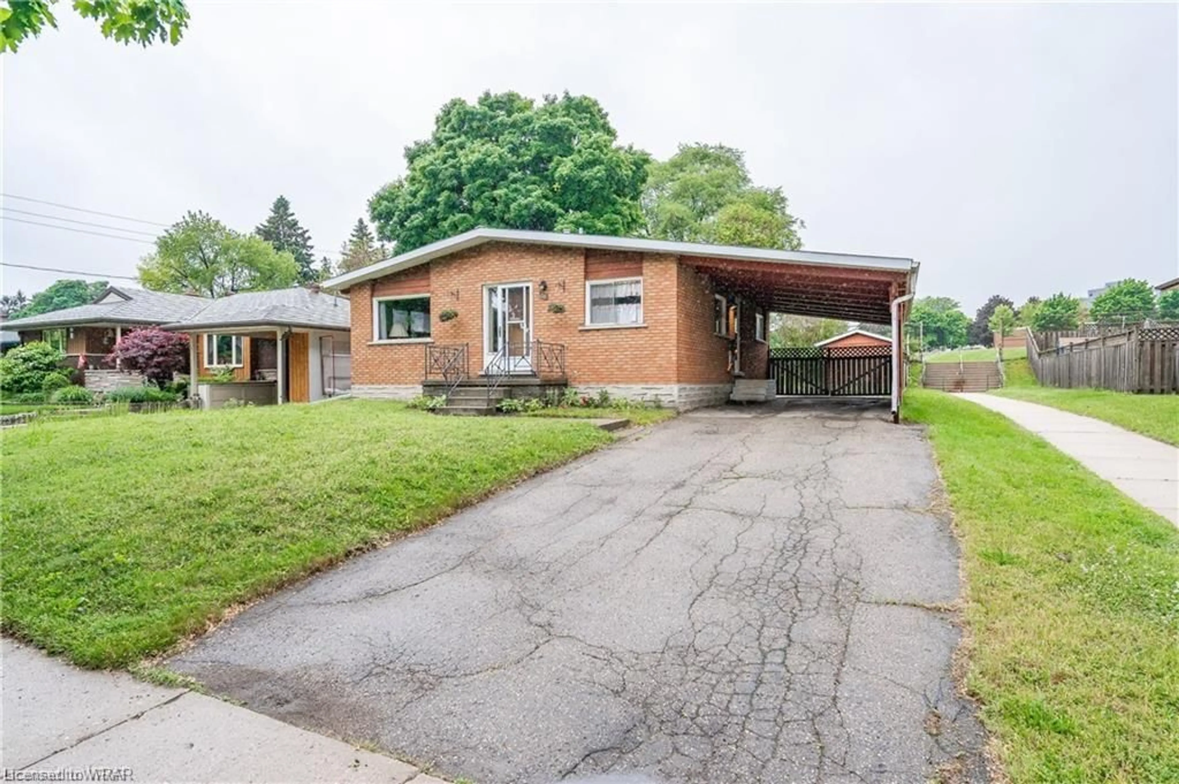 Frontside or backside of a home for 72 Massey Ave, Kitchener Ontario N2C 1M3