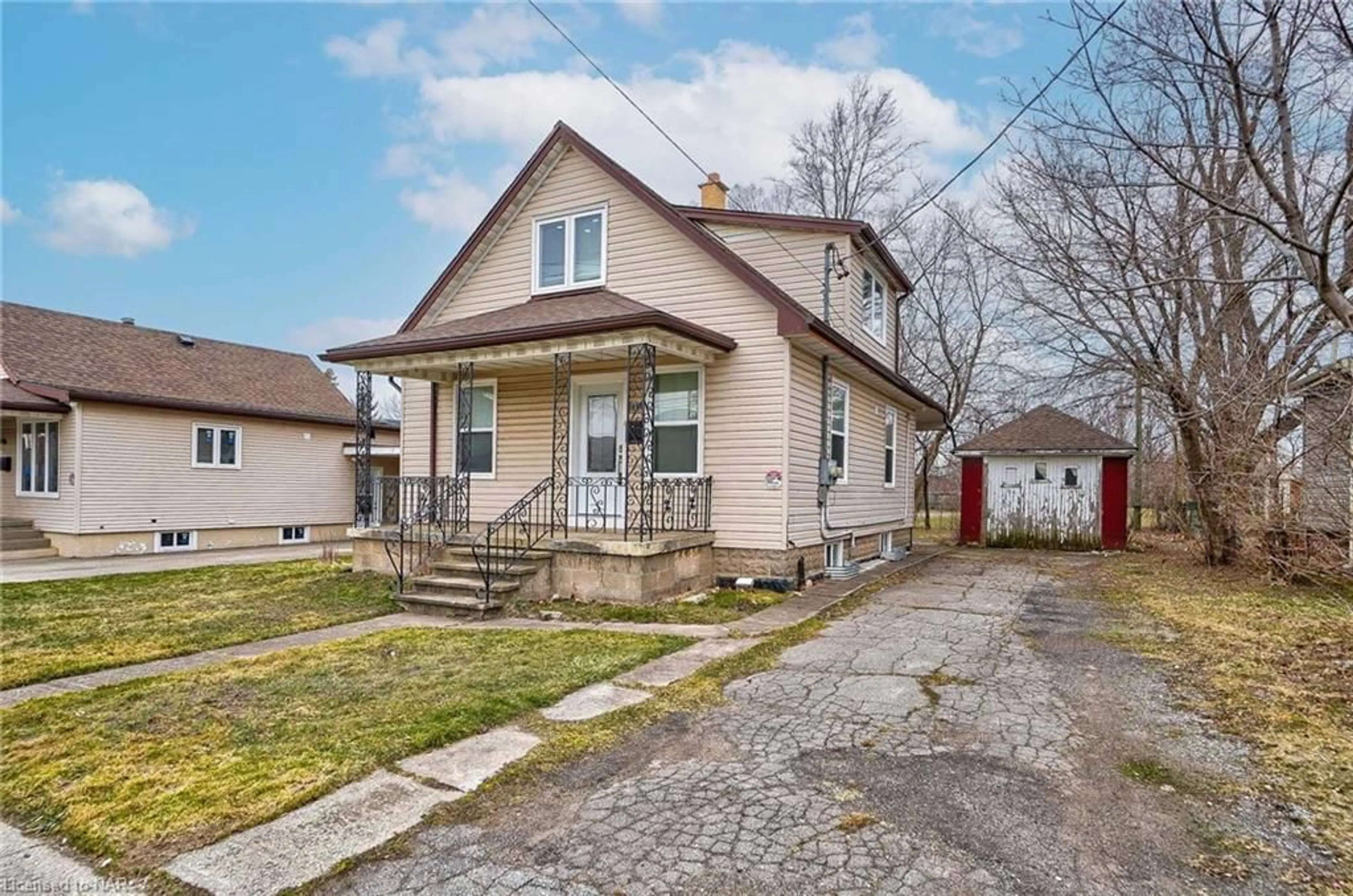 Frontside or backside of a home for 5241 Kitchener St, Niagara Falls Ontario L2G 1B4