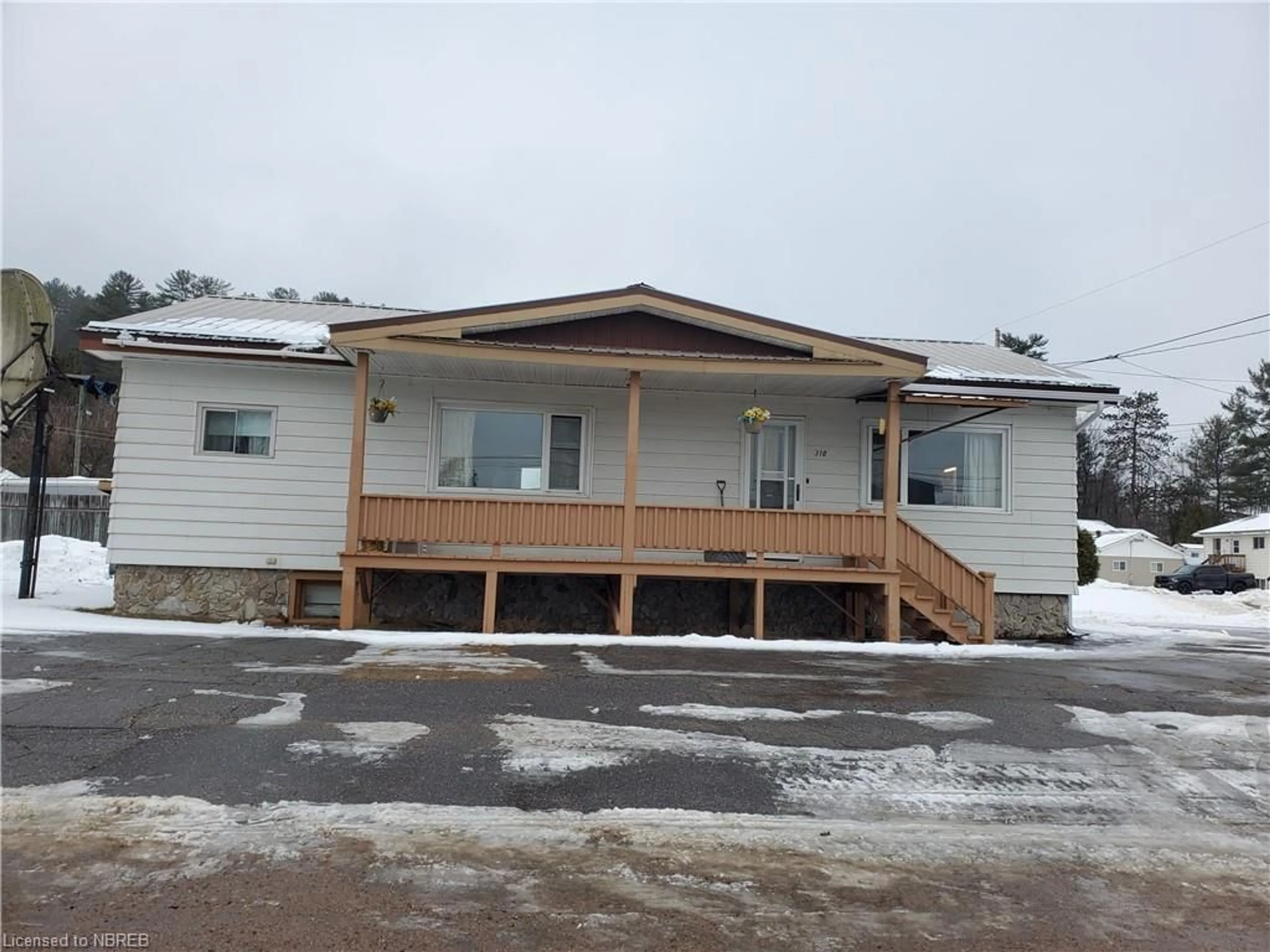 Outside view for 310 Brydges St, Mattawa Ontario P0H 1V0