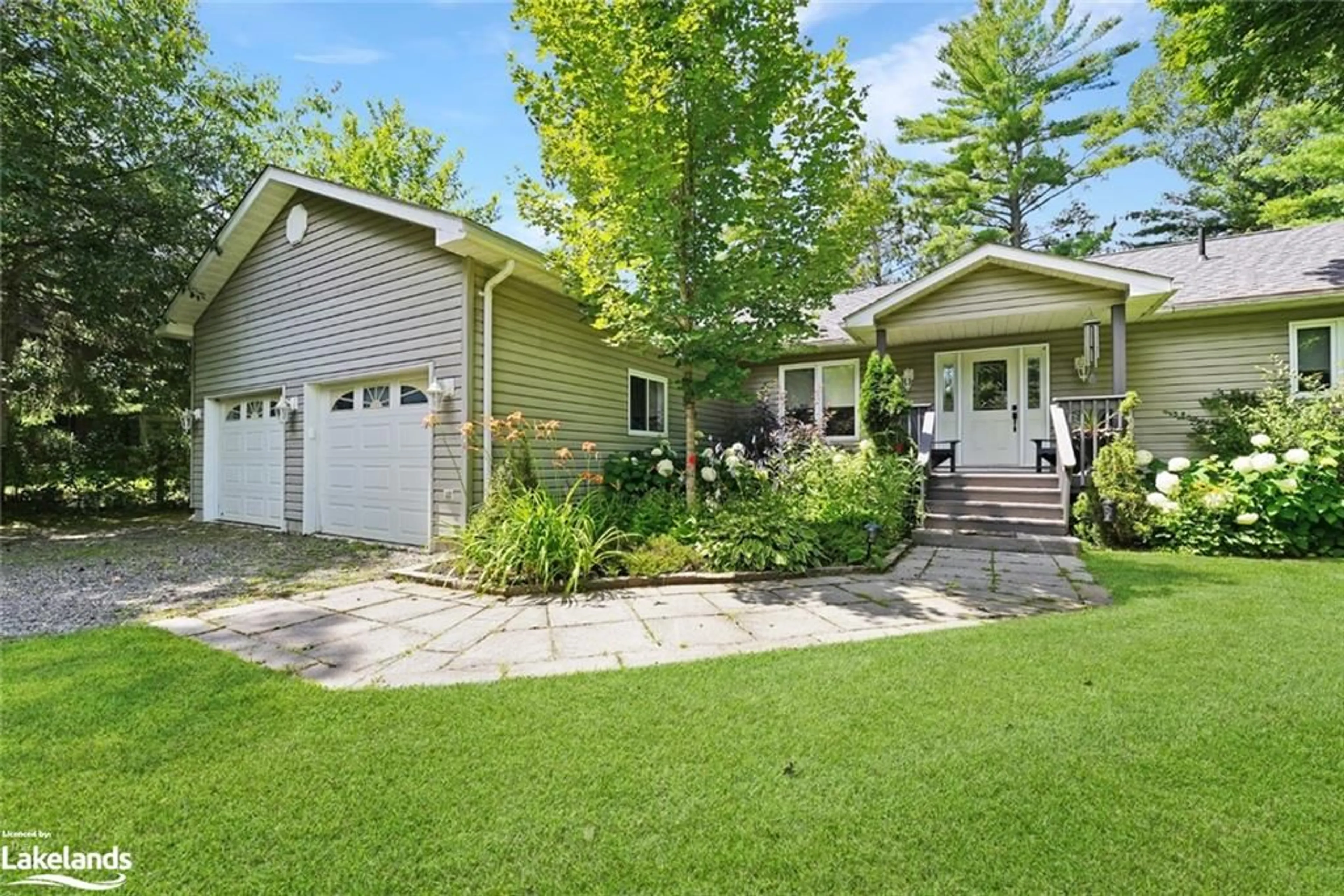 Frontside or backside of a home for 1049 Lofty Pines Lane, Minden Ontario K0M 2K0