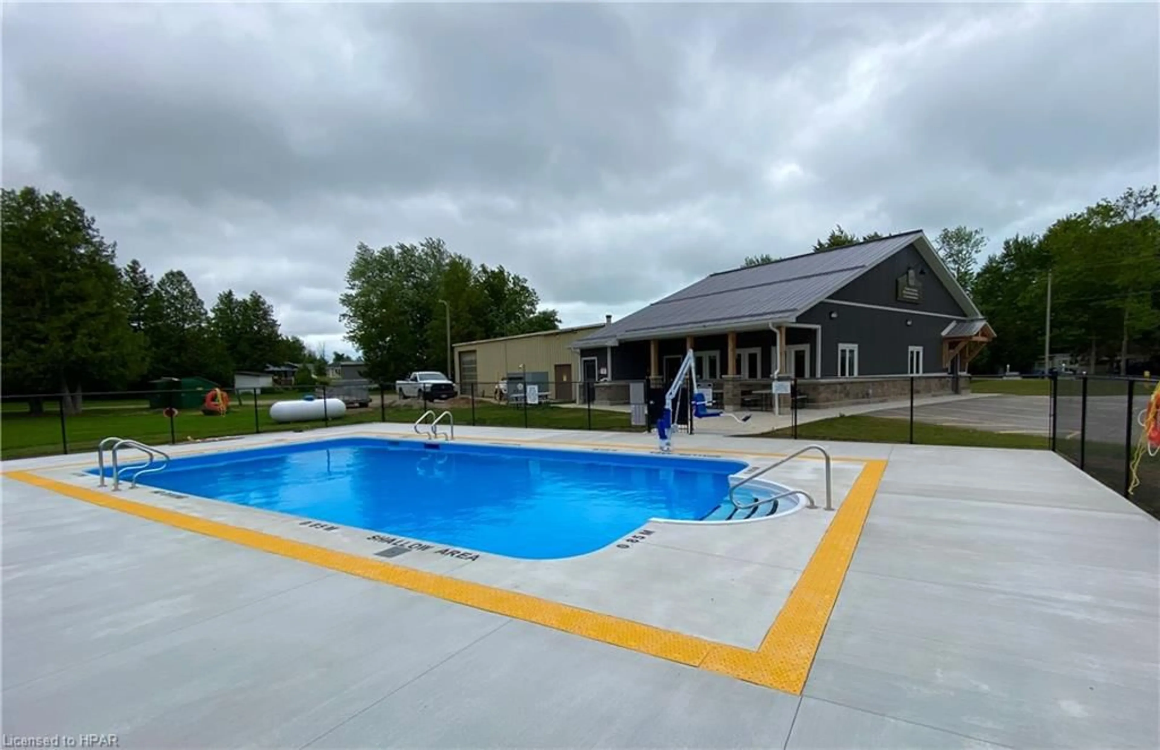 Indoor or outdoor pool for 28 Sutton Dr, Ashfield-Colborne-Wawanosh Ontario N7A 3Y3