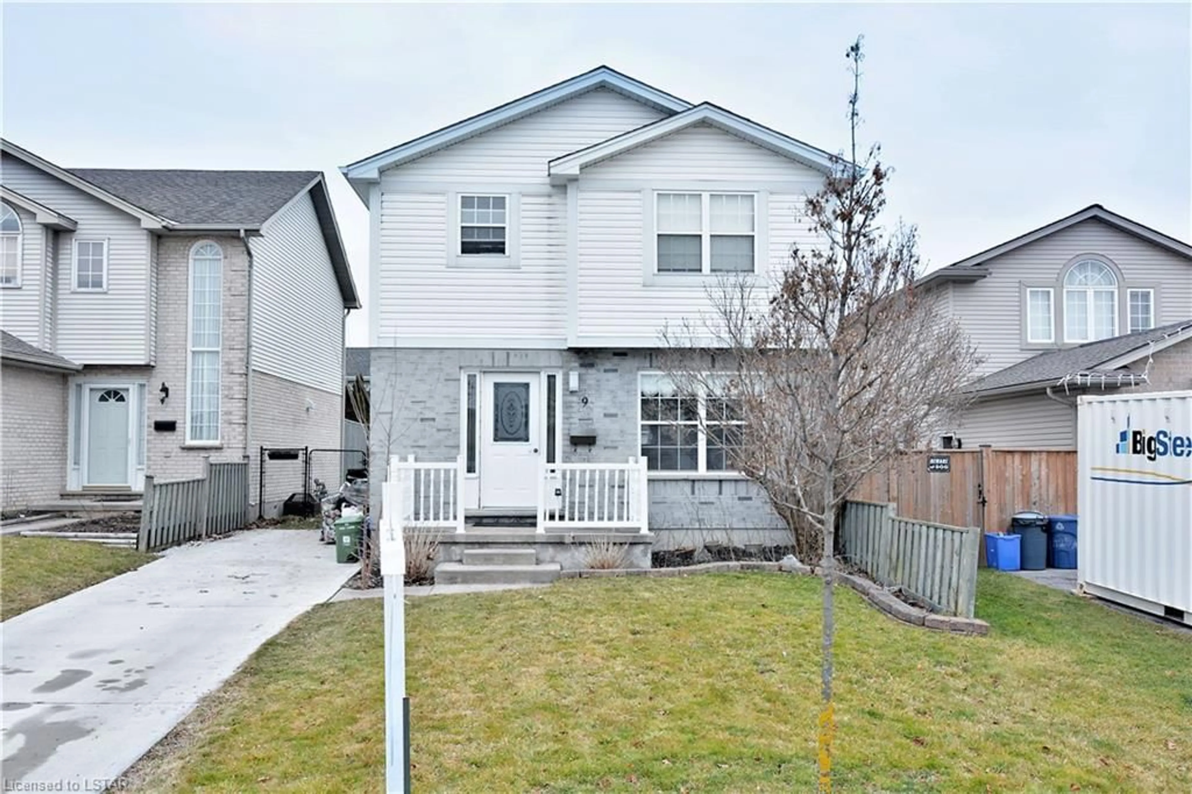 Frontside or backside of a home for 9 Tanner Dr, London Ontario N5W 6B4