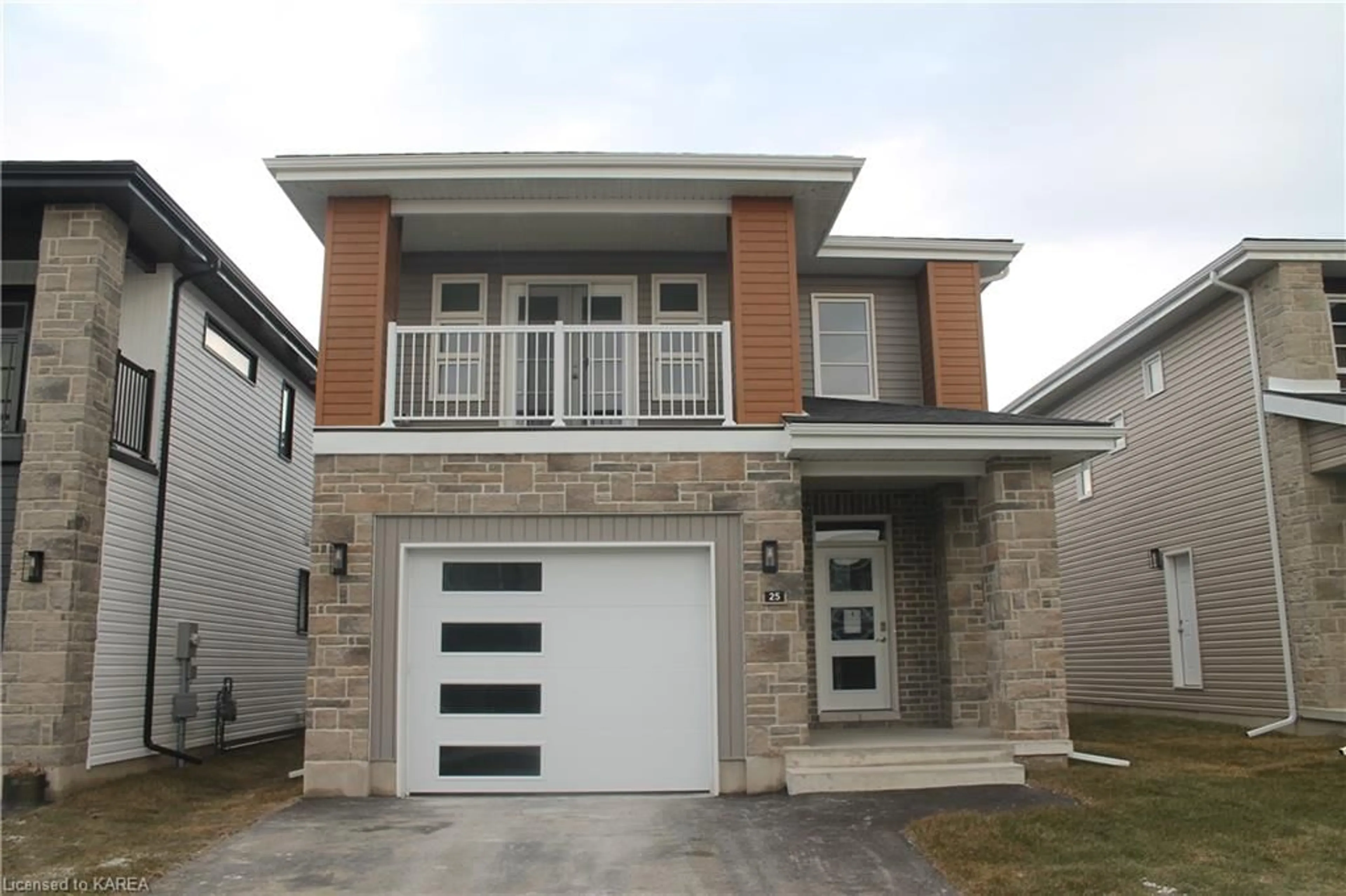Home with brick exterior material for 25 Walden Pond Dr, Amherstview Ontario K7N 0E7
