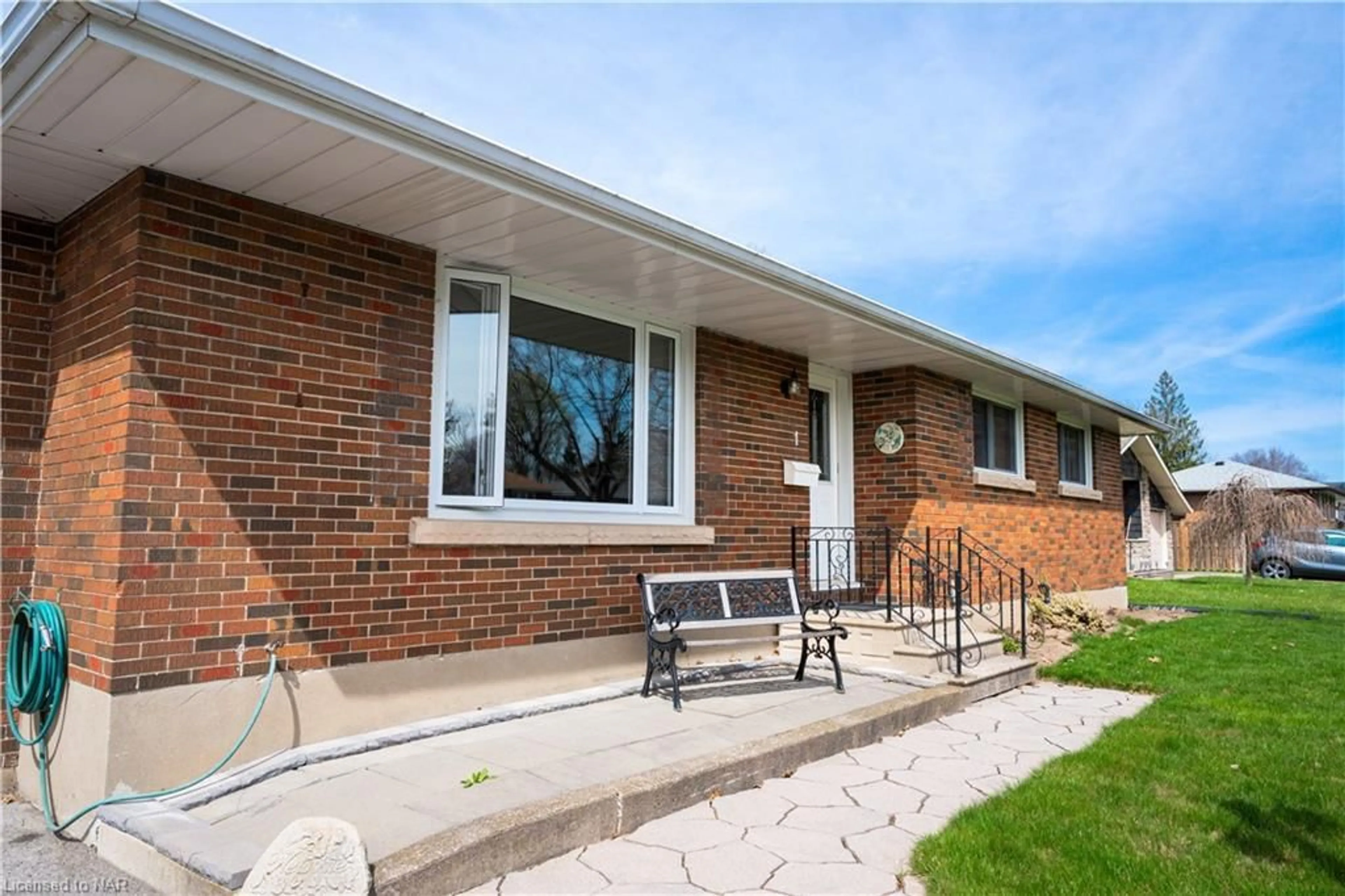 Street view for 1 Armour Dr, Welland Ontario L3C 2N7