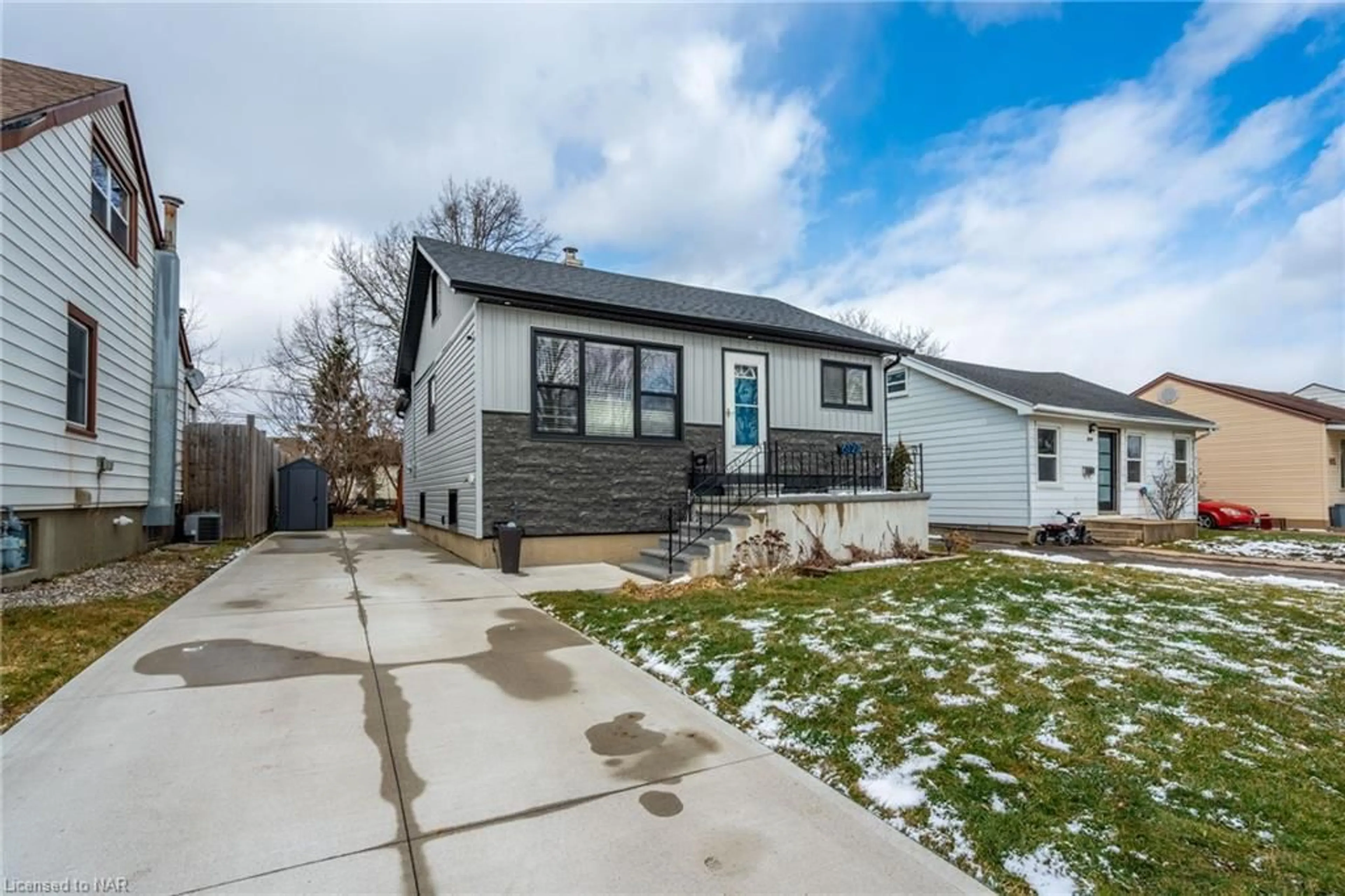 Frontside or backside of a home for 6127 Arad St, Niagara Falls Ontario L2G 2Z4