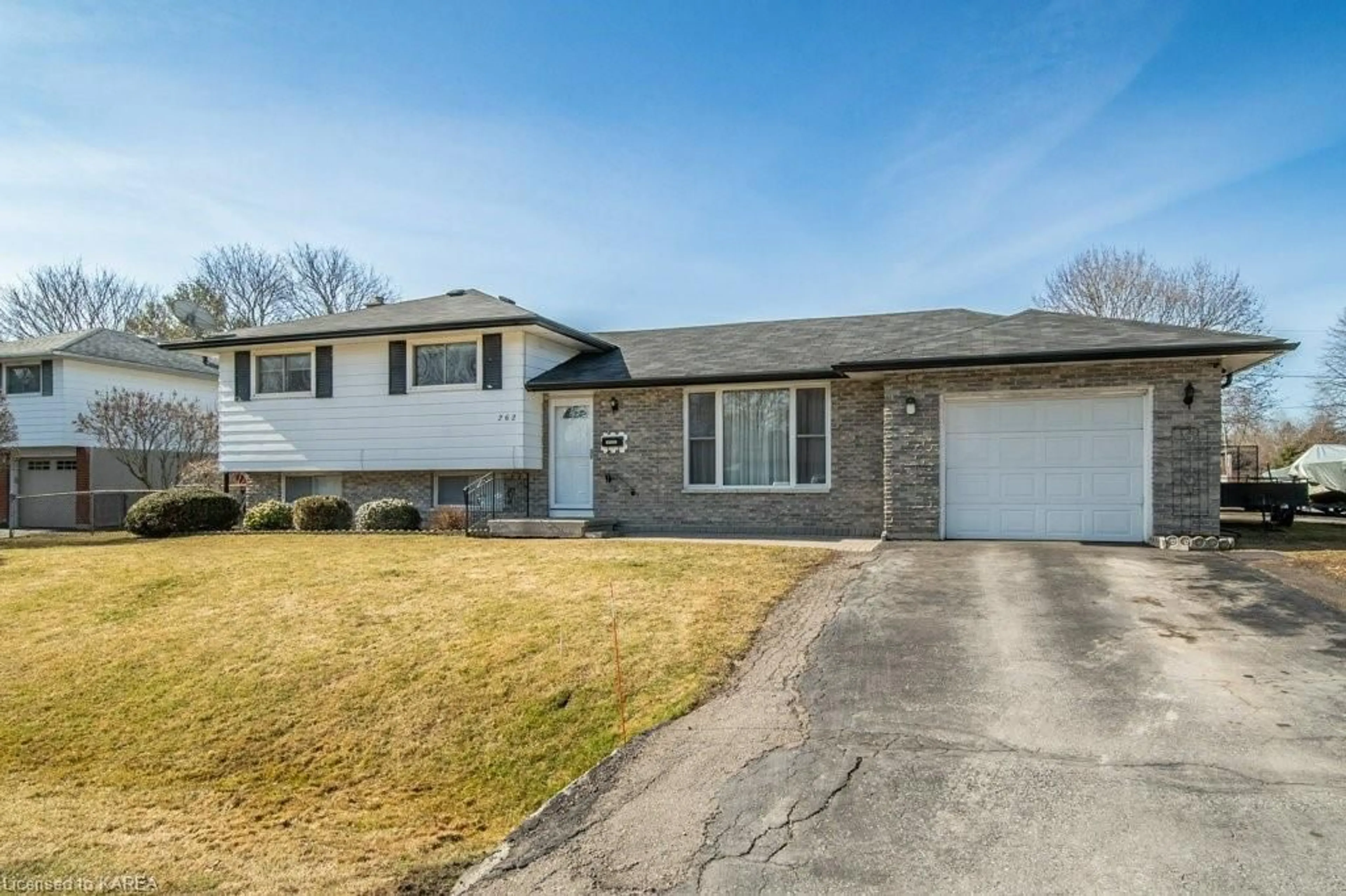 Frontside or backside of a home for 262 Barrett Blvd, Greater Napanee Ontario K7R 1G7