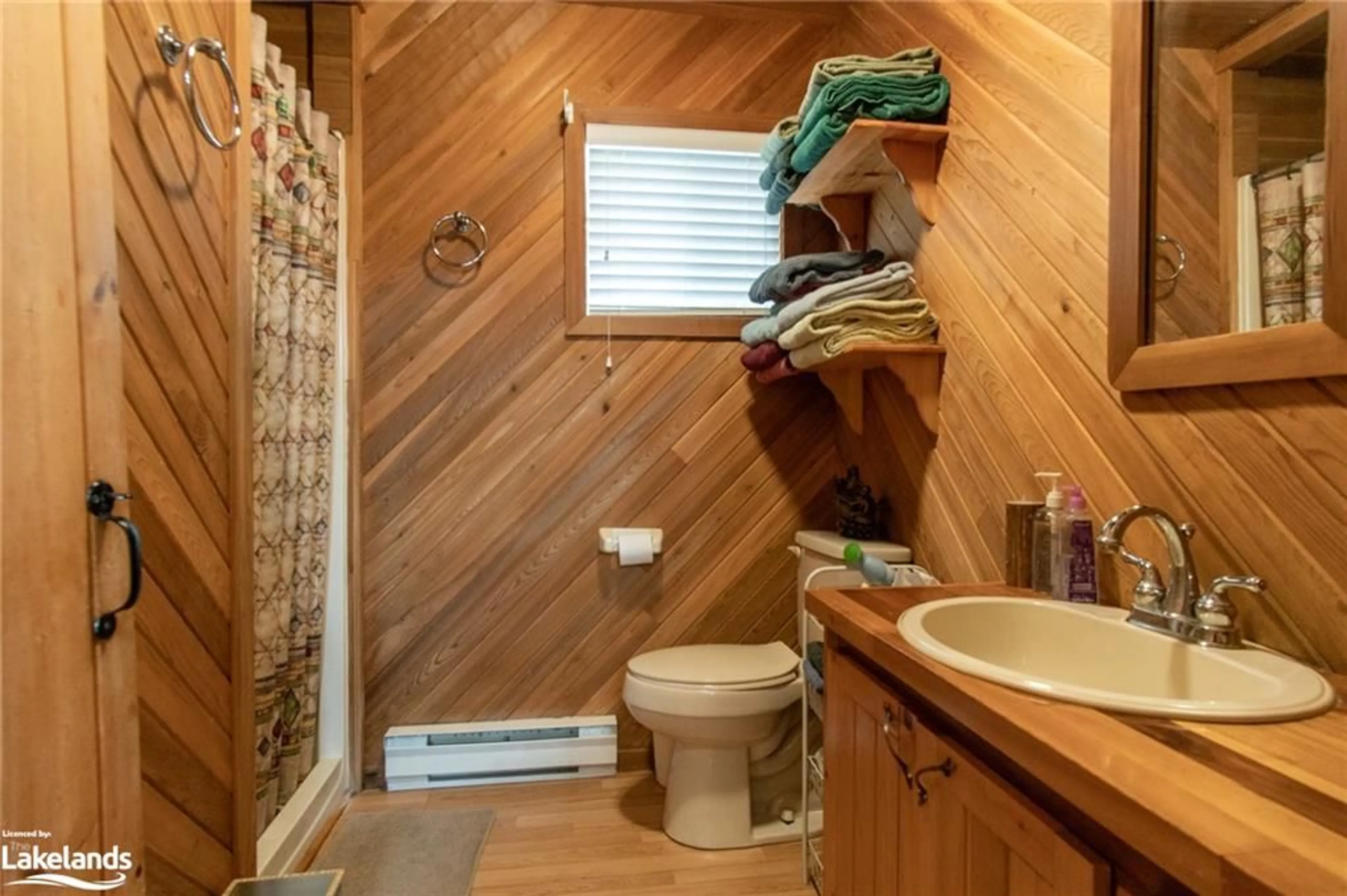 Bathroom for 1264 Present Island, Honey Harbour Ontario P0E 1E0