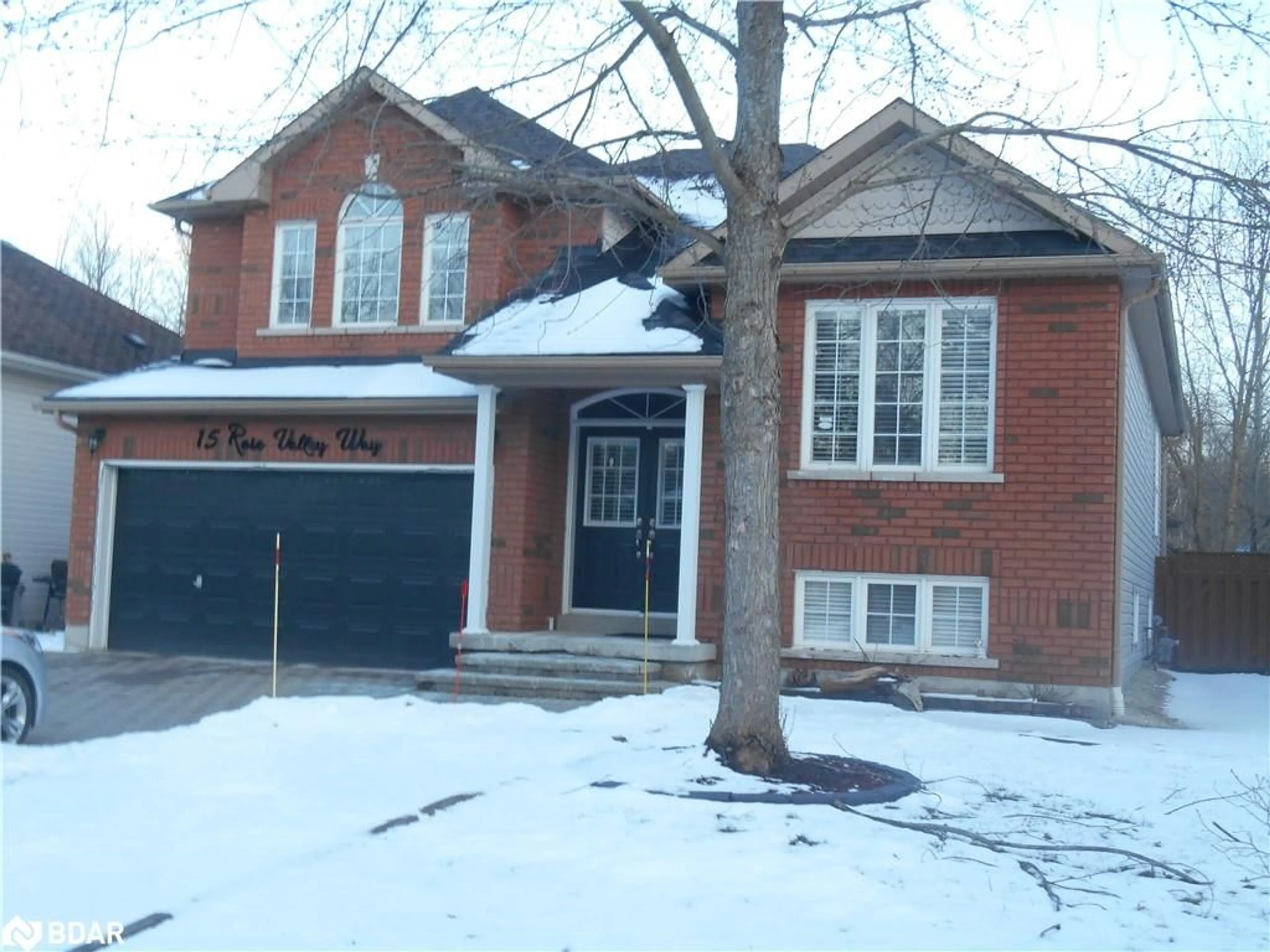 Home with brick exterior material for 15 Rose Valley Way, Wasaga Beach Ontario L9Z 3C5