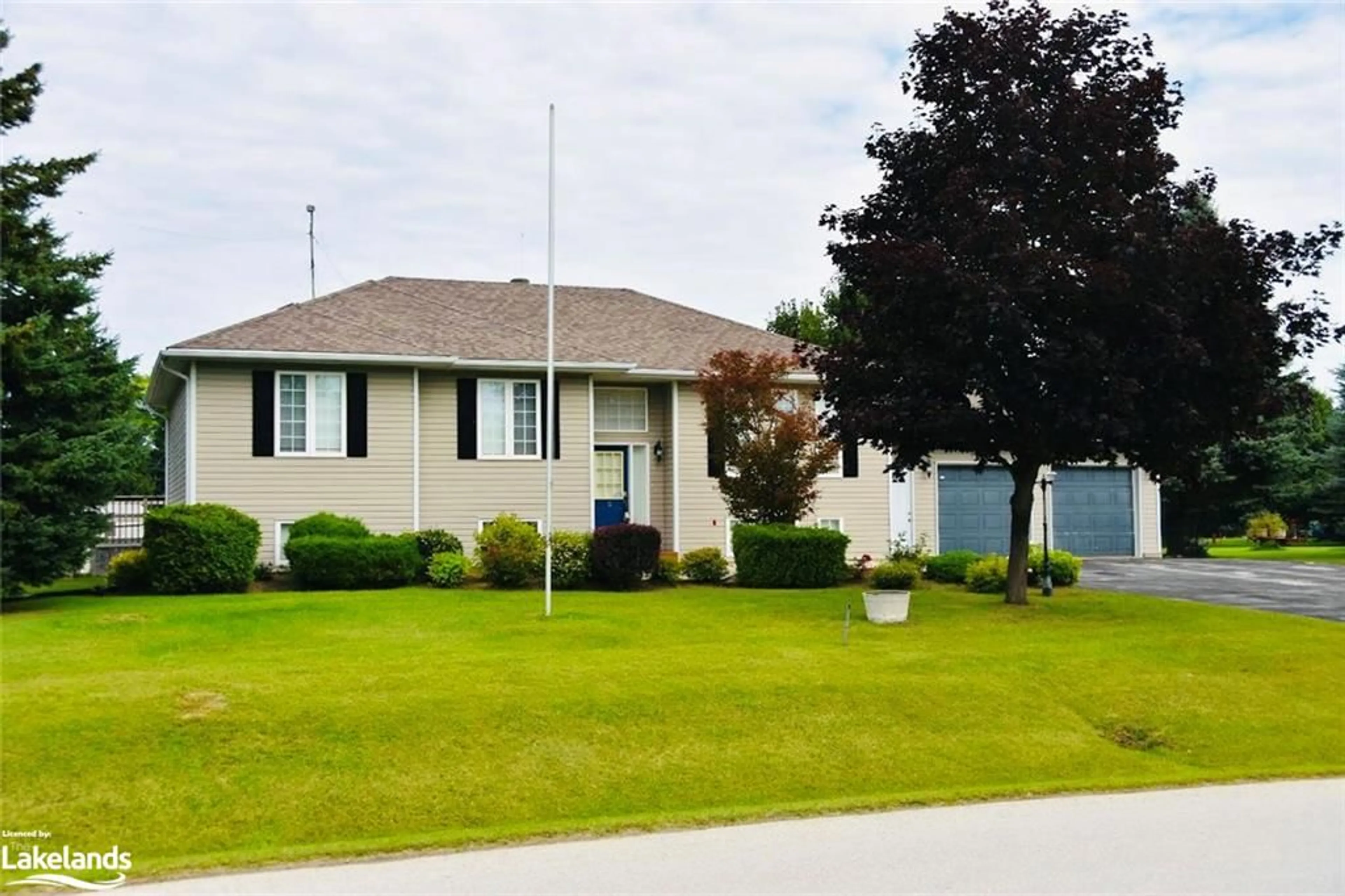 Frontside or backside of a home for 38 Mckean Blvd, Nottawa Ontario L0M 1P0