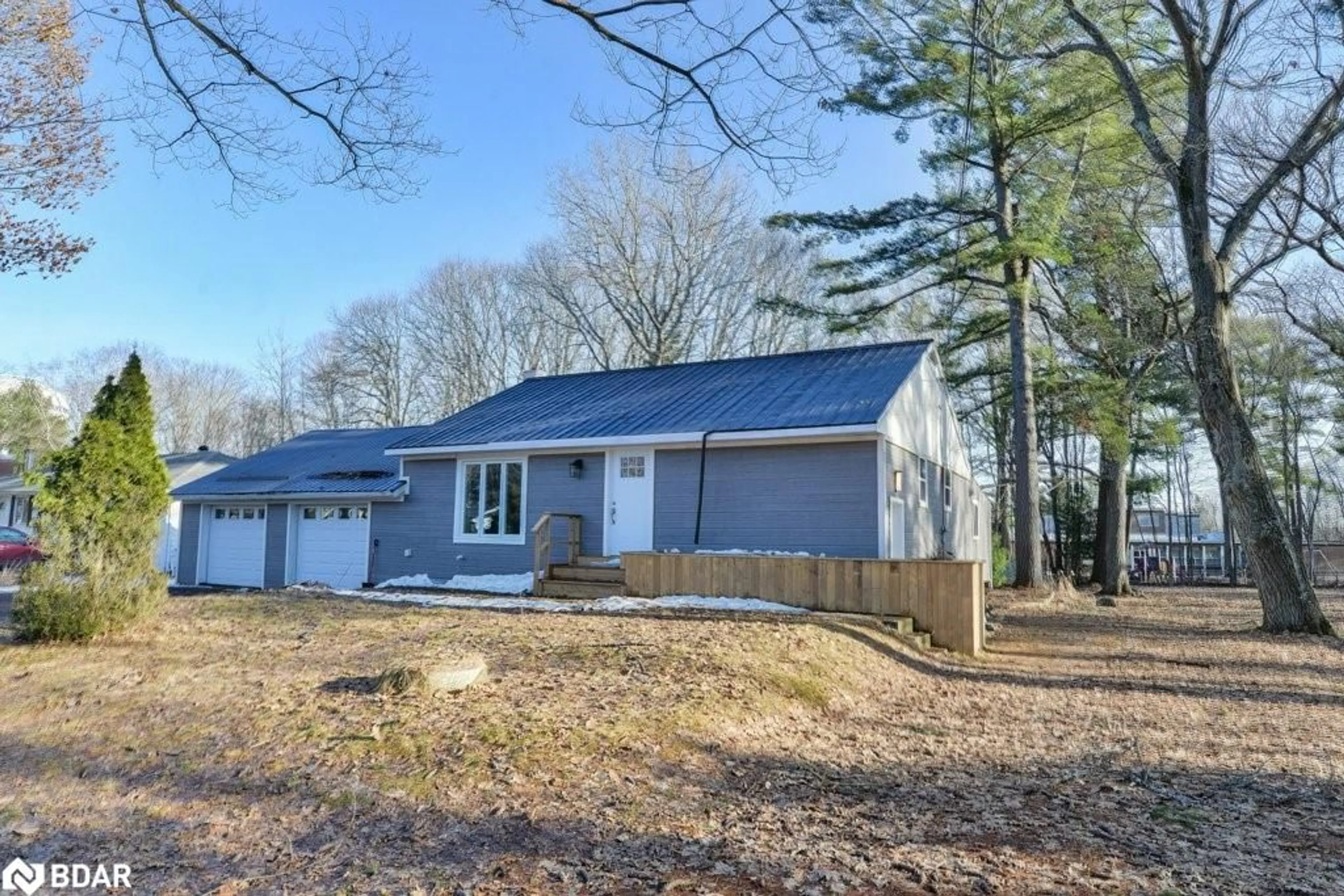 A pic from exterior of the house or condo for 125 Oakwood Dr, Gravenhurst Ontario P1P 1B3