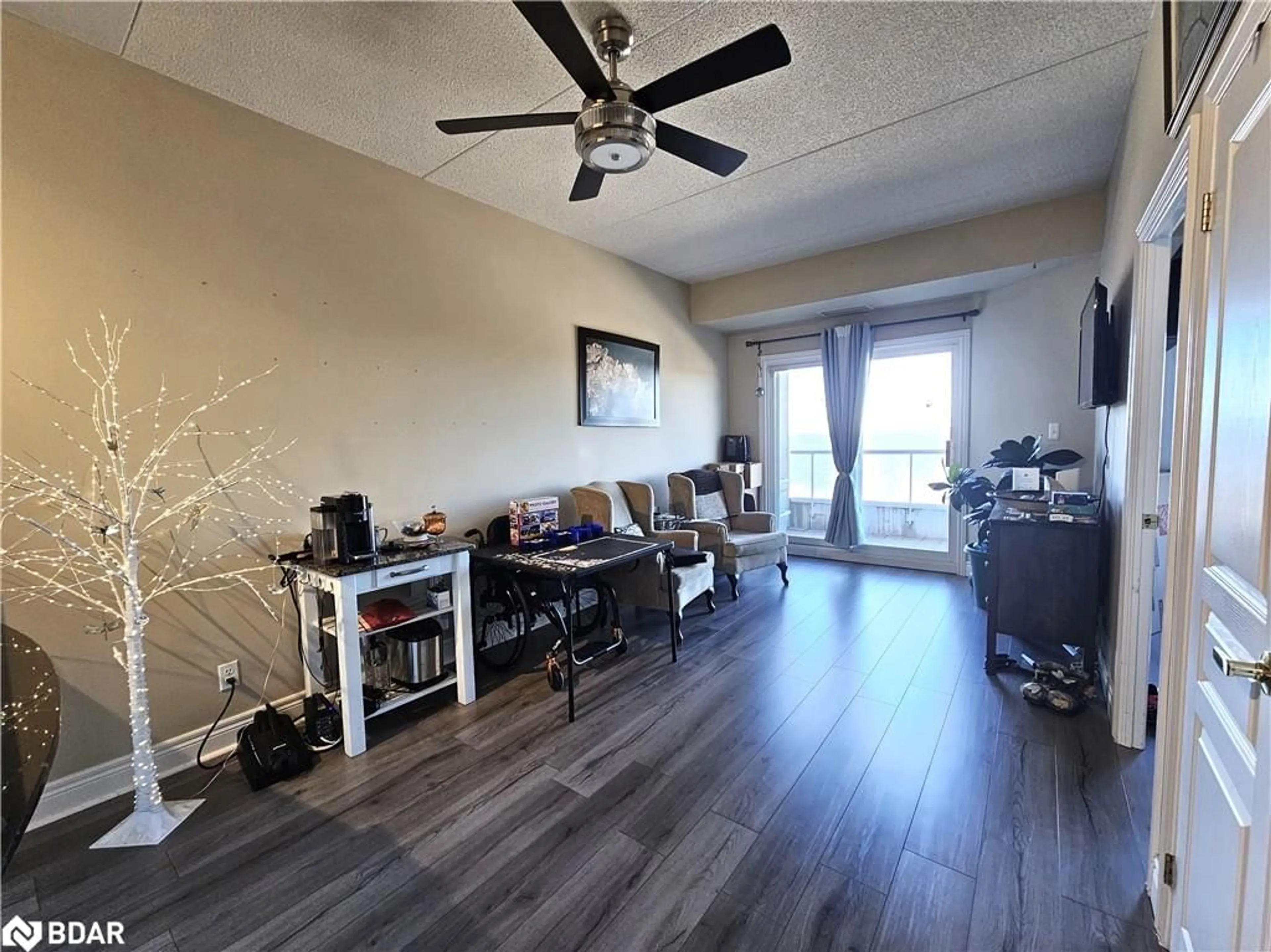 A pic of a room for 280 Aberdeen Blvd #411, Midland Ontario L4R 5N4