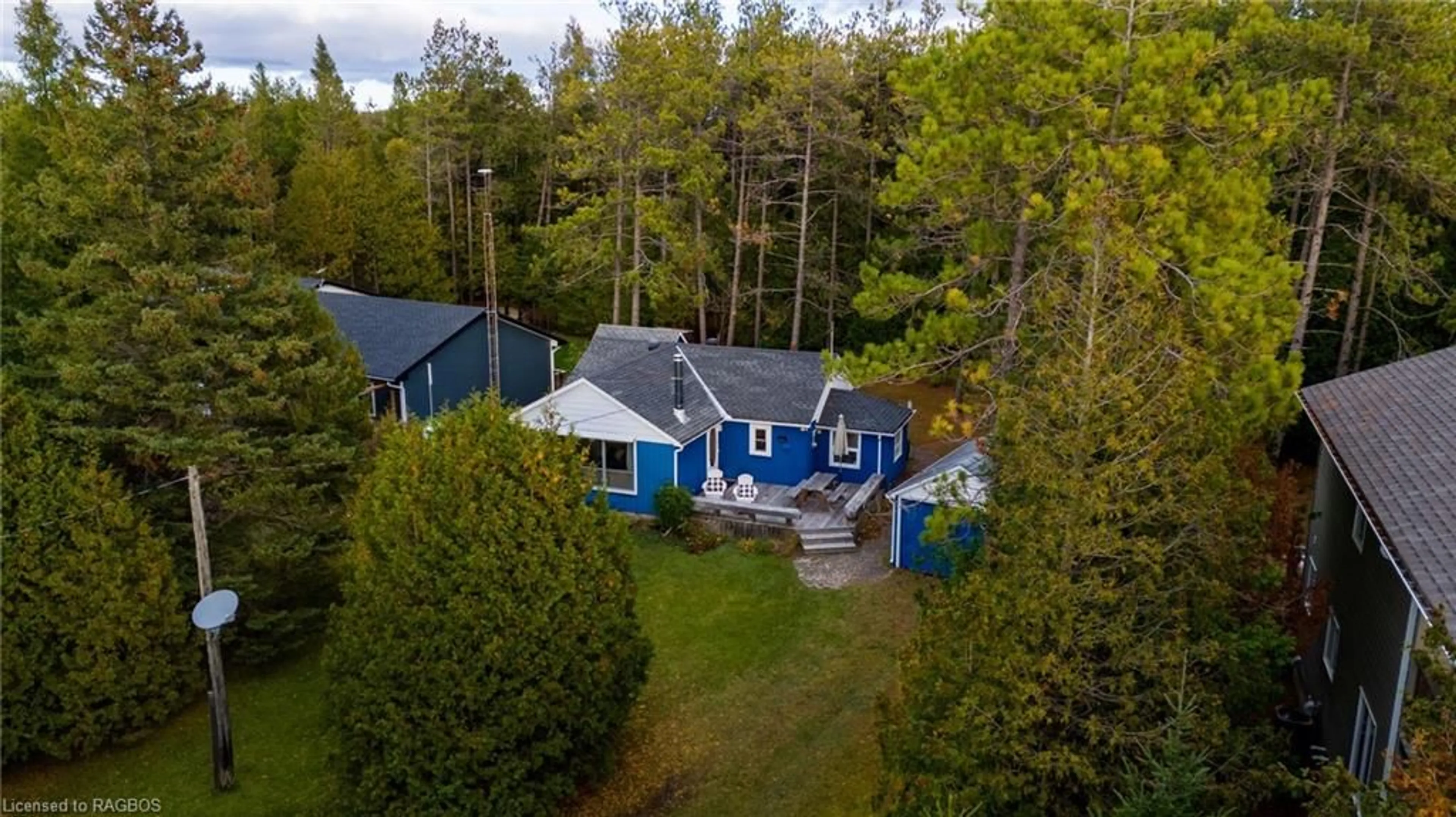 Cottage for 559 Bay St, Oliphant Ontario N0H 2T0