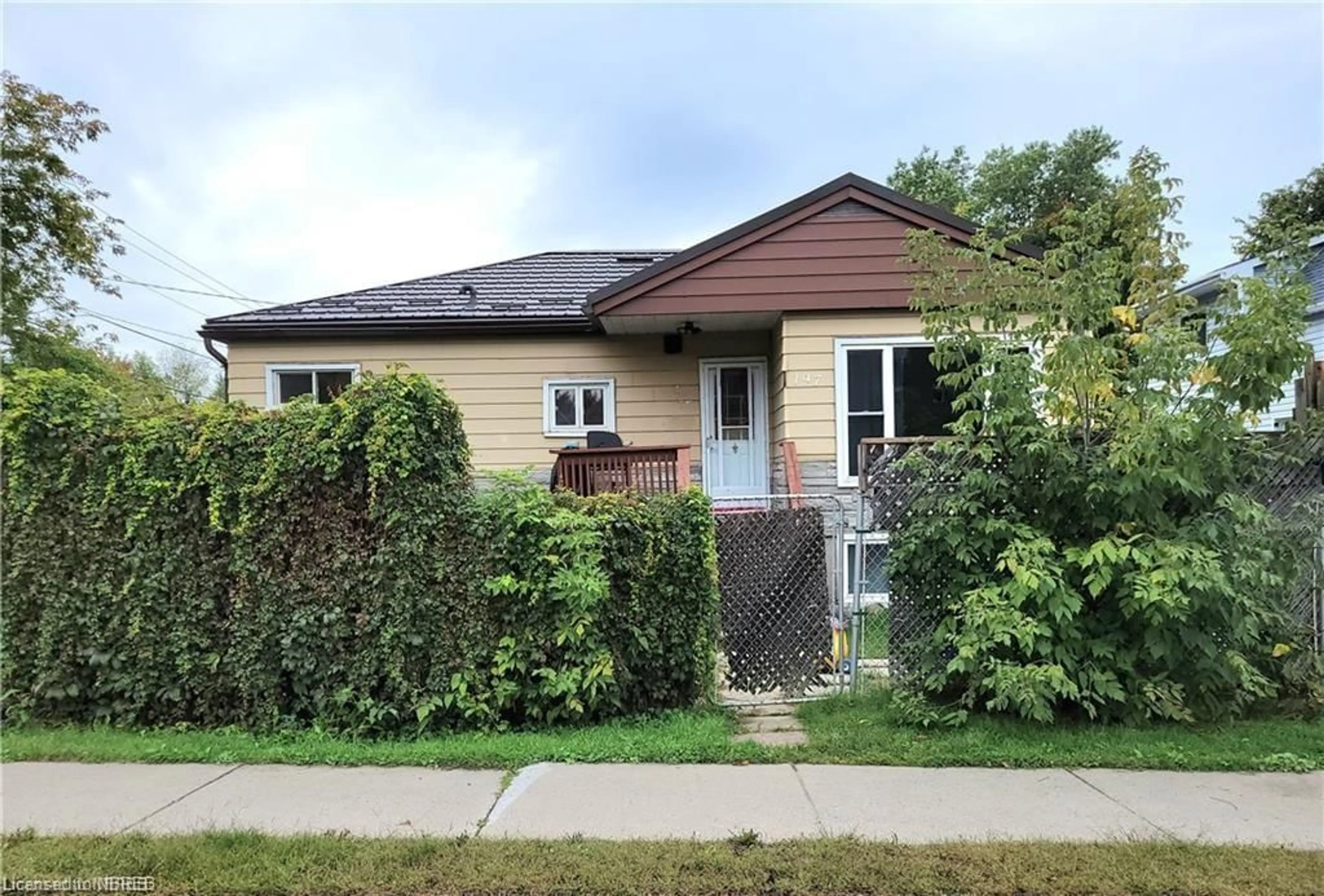Frontside or backside of a home for 197 Fourth Ave, North Bay Ontario P1B 1M9