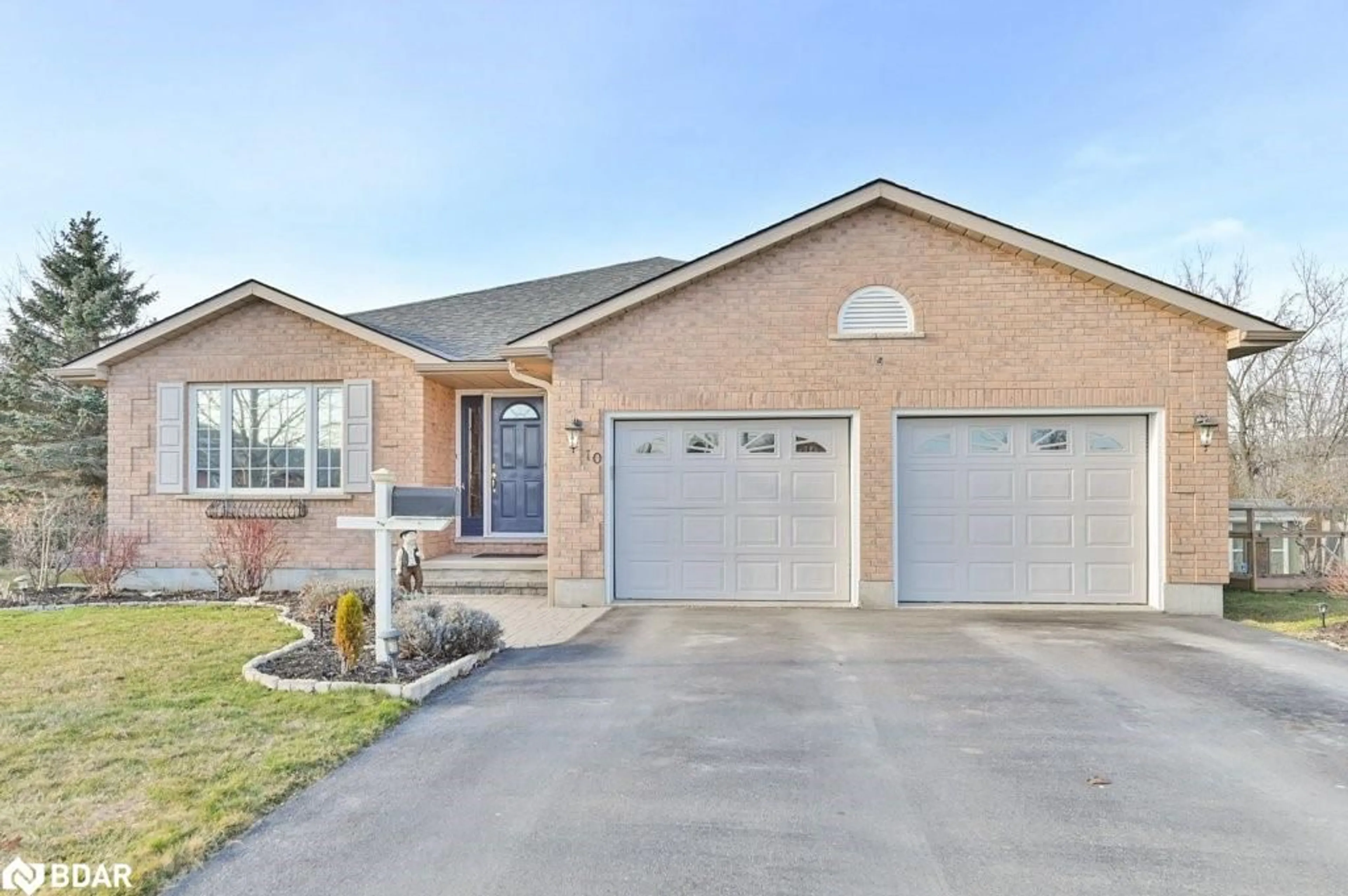 Home with brick exterior material for 10 Wilmot Crt, Belleville Ontario K8P 5H1