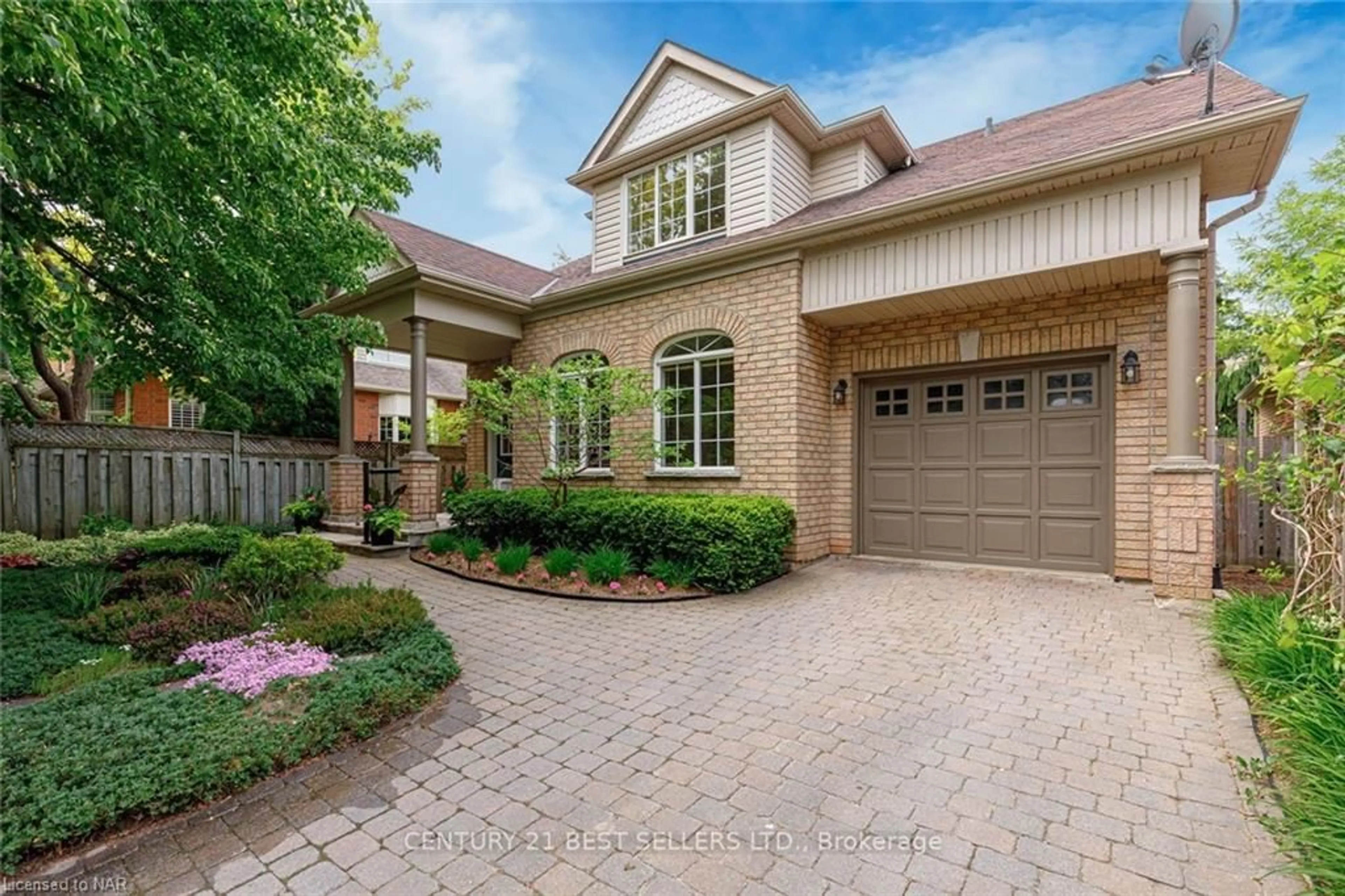 Home with brick exterior material for 22 Callary Cres, Collingwood Ontario L9Y 4Y1