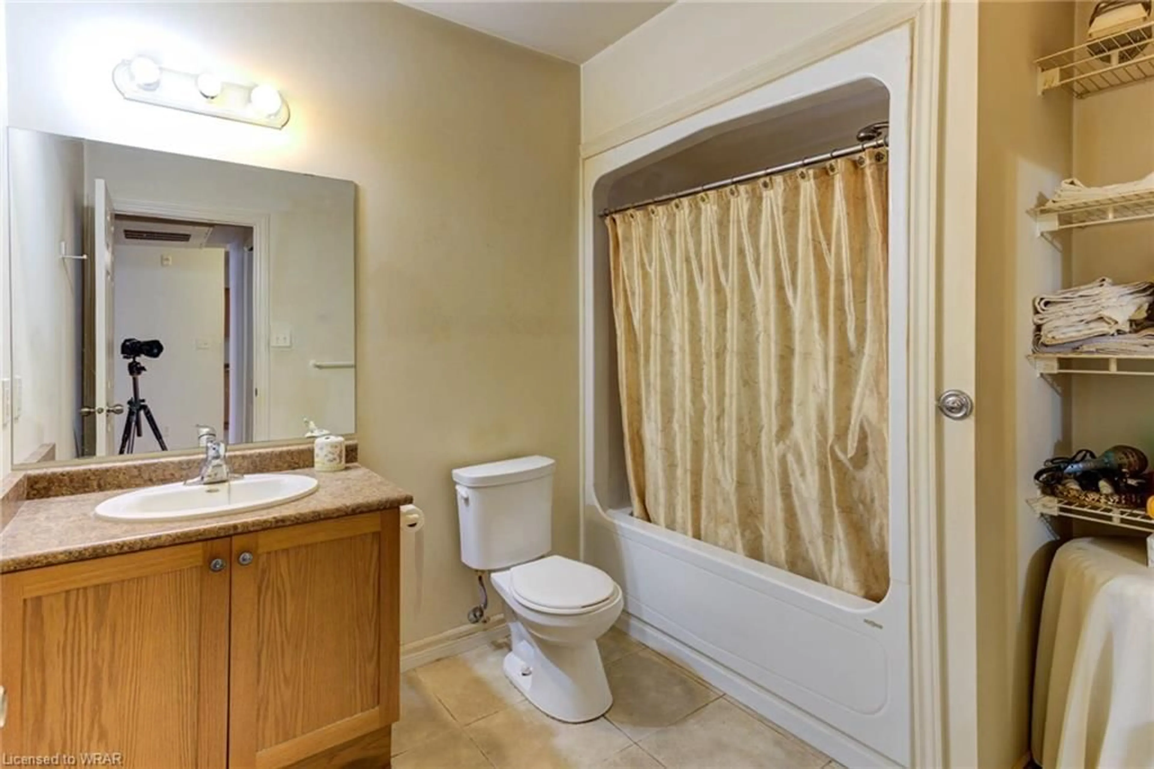 Standard bathroom for 70 First Street St #106, Orangeville Ontario L9W 2E5