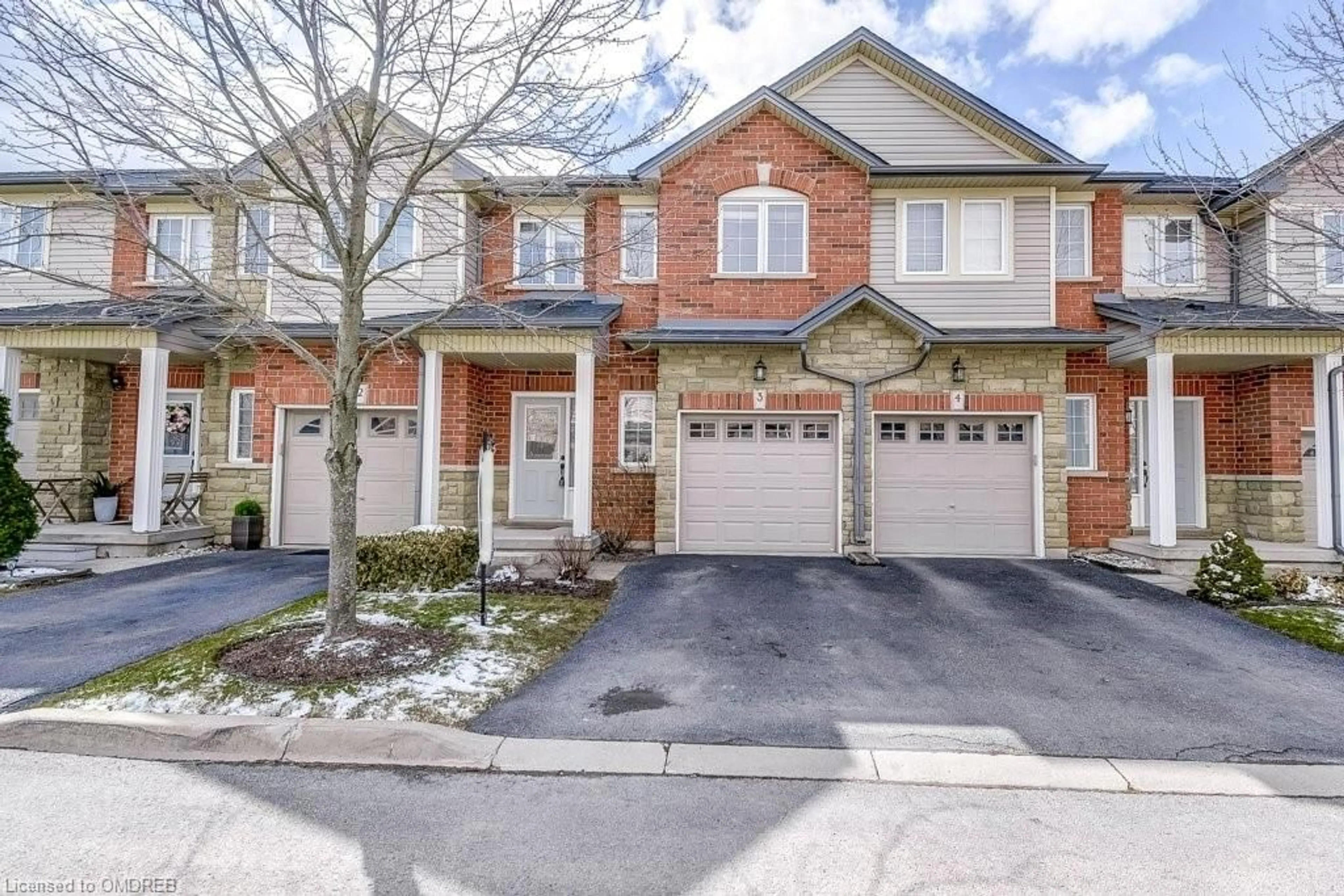 A pic from exterior of the house or condo for 232 Stonehenge Dr #3, Ancaster Ontario L9K 1R5