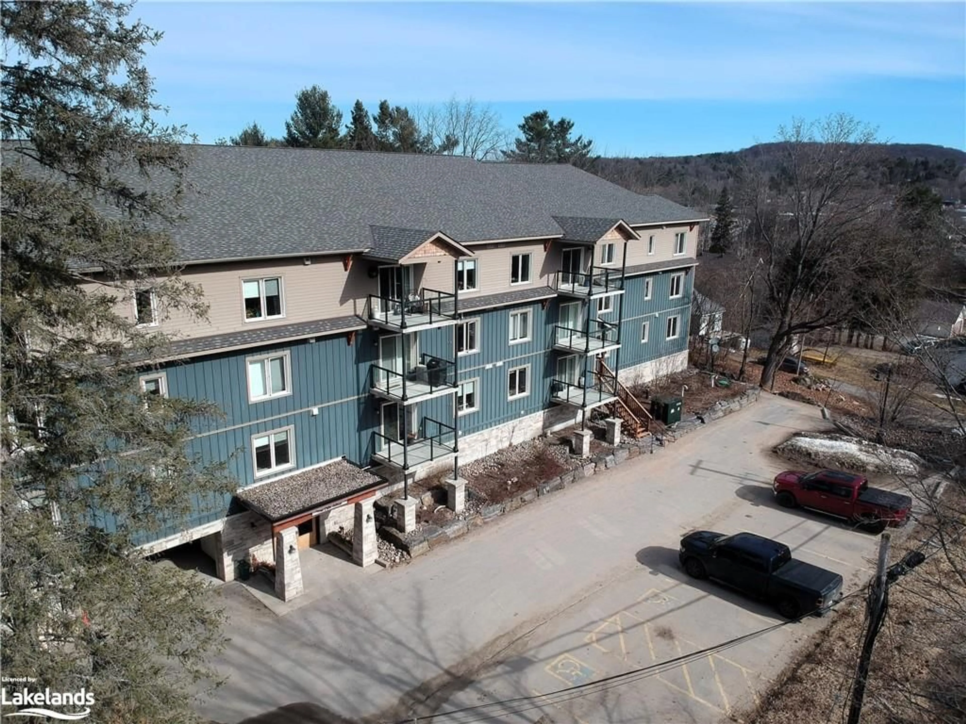 A pic from exterior of the house or condo for 4 Lake Ave #306, Haliburton Ontario K0M 1S0